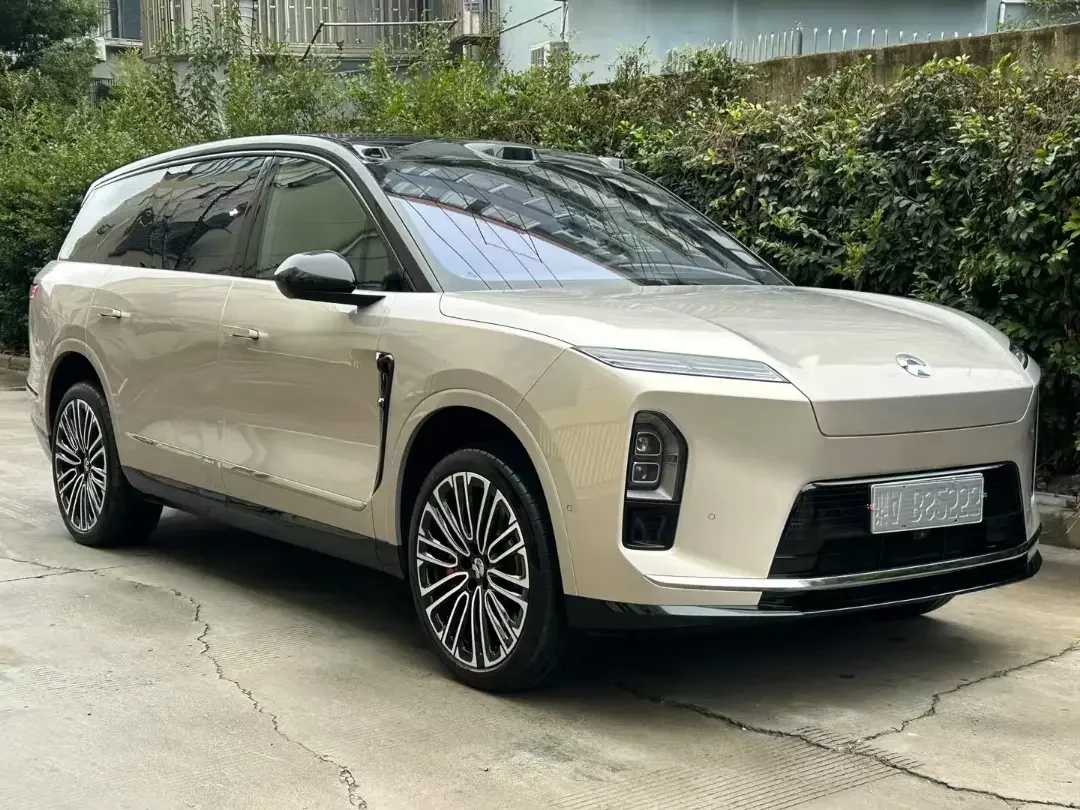 NIO ES8