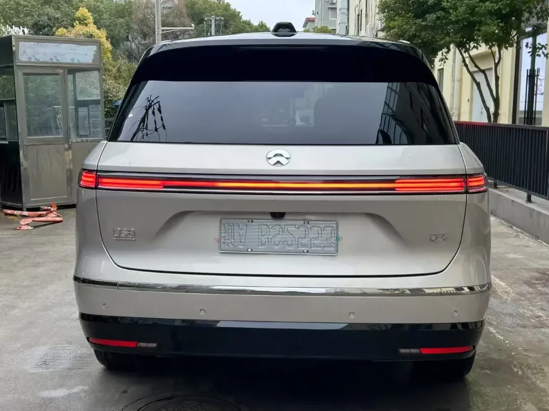NIO ES8