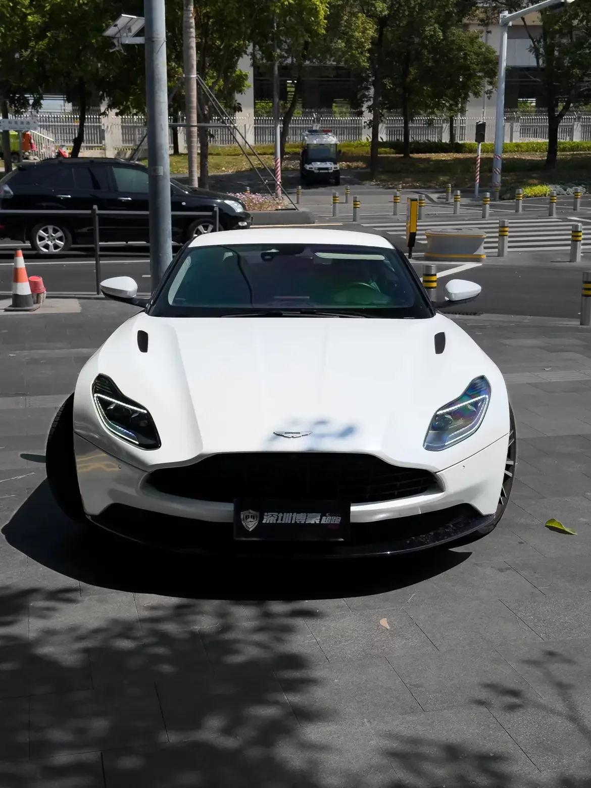 Aston Martin DB11