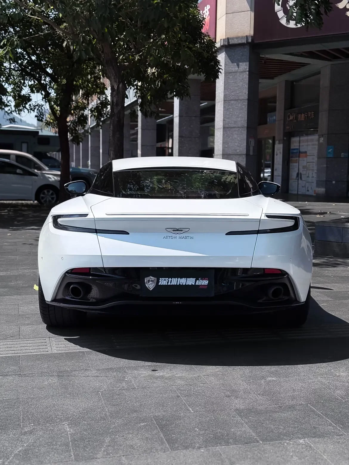 Aston Martin DB11