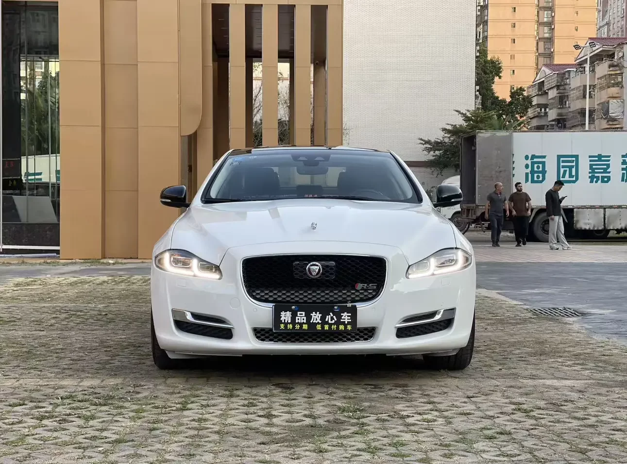 Jaguar XJ