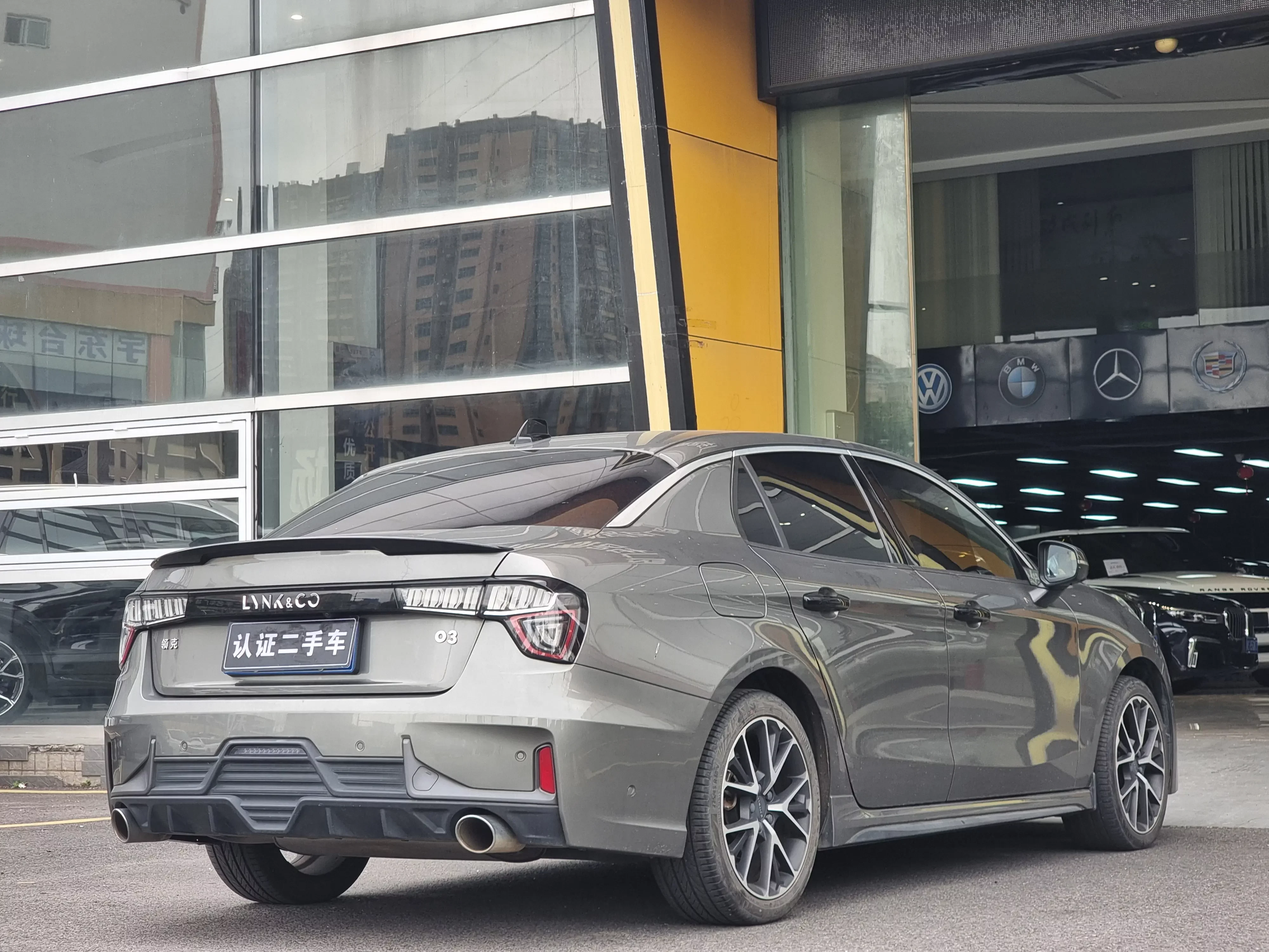 Lynk & Co 03