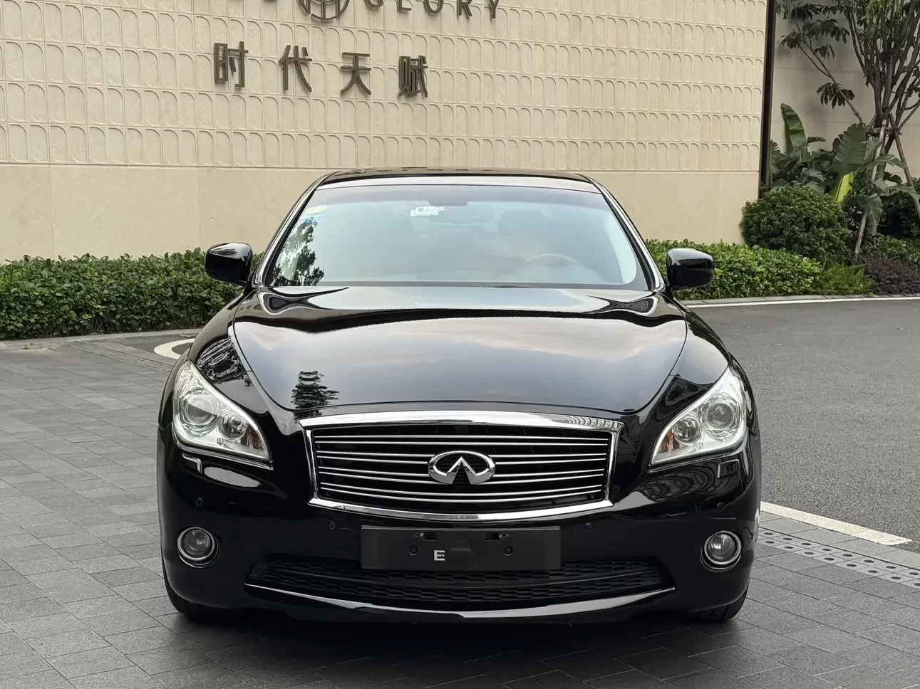 Infiniti Q70