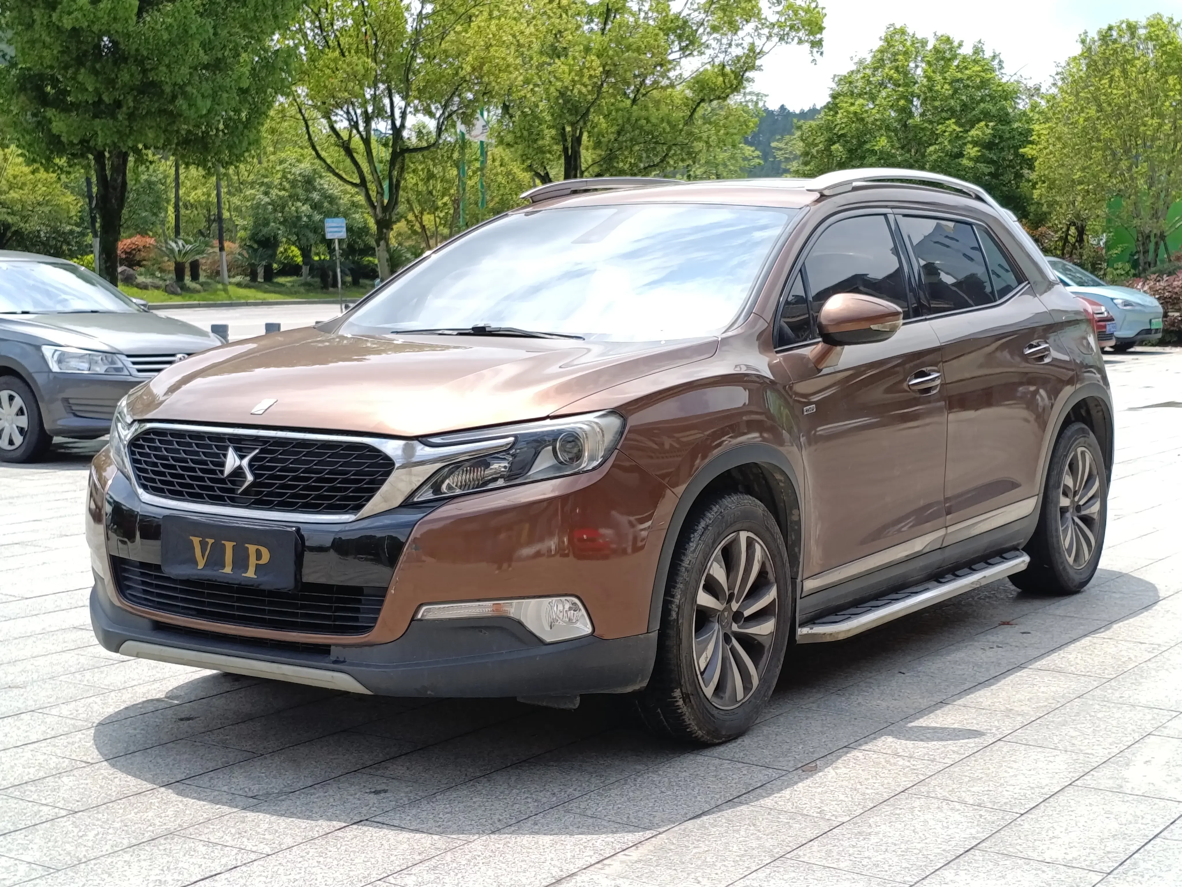 DS 6  из Китая