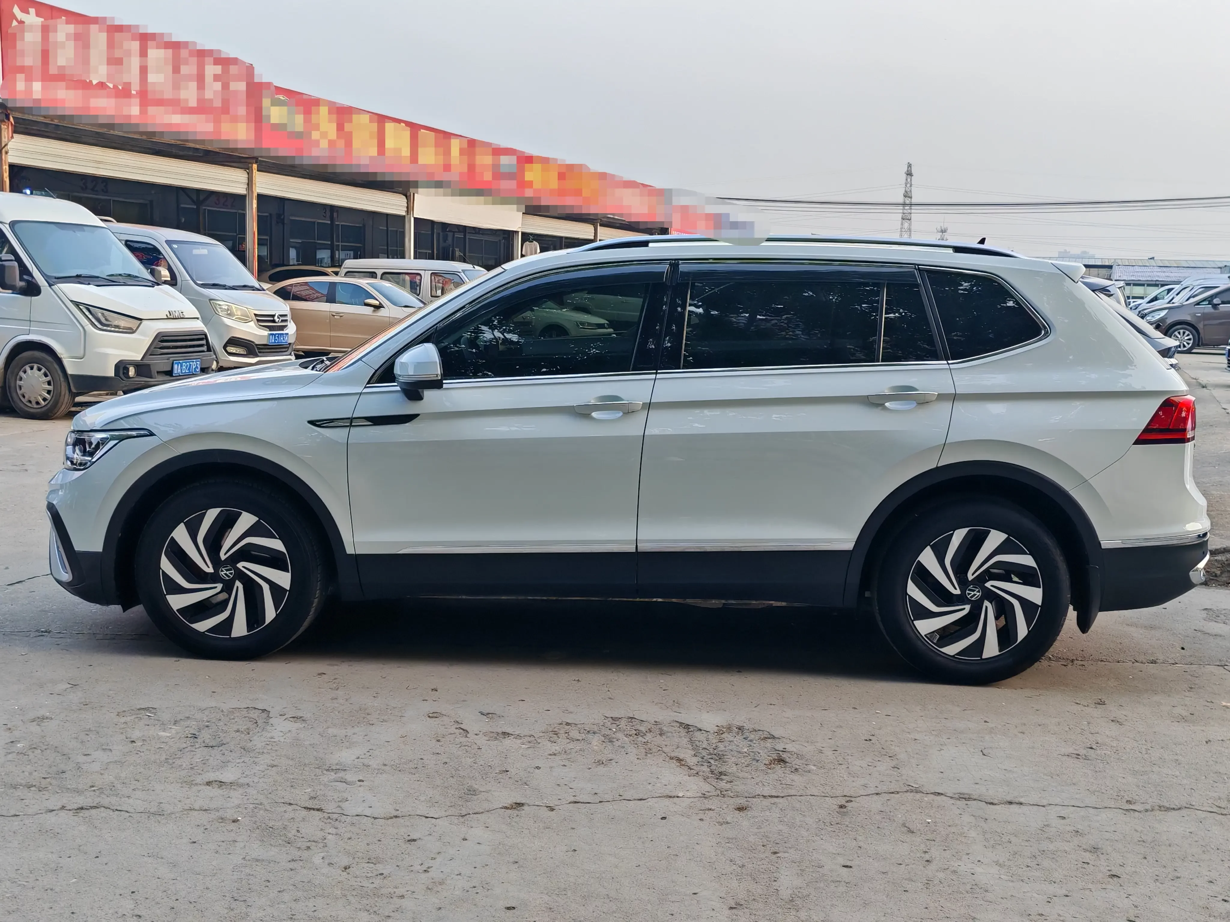 Volkswagen Tiguan L