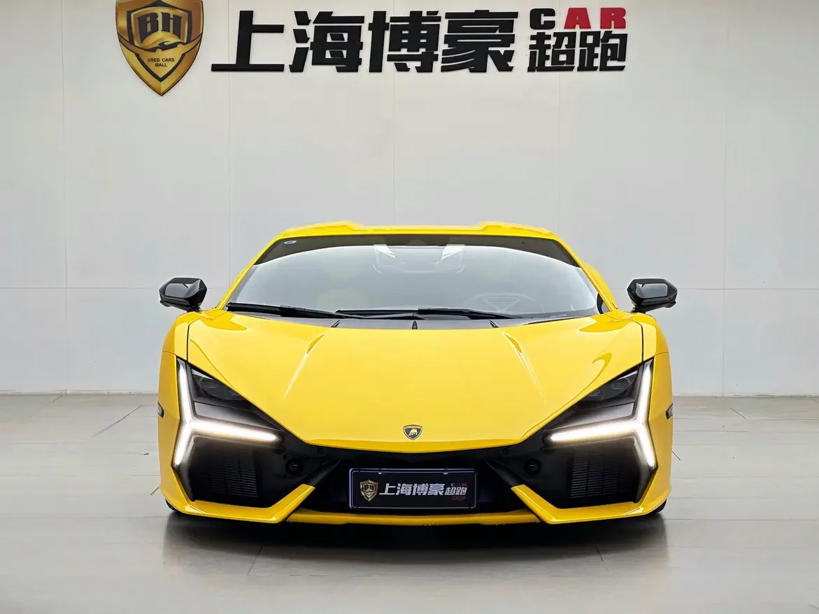 Lamborghini Revuelto