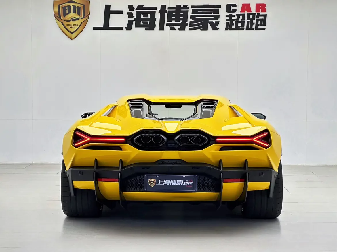Lamborghini Revuelto