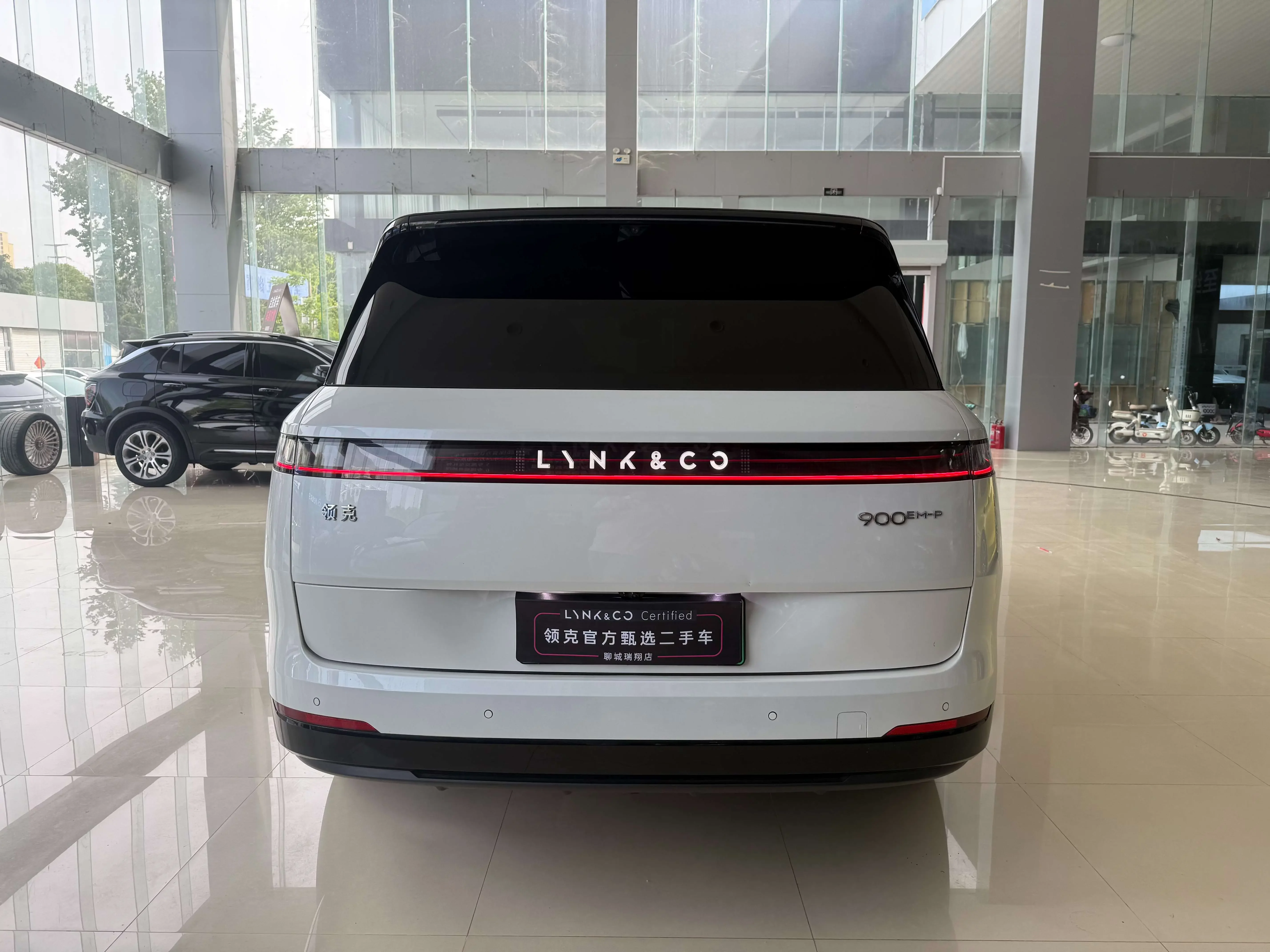 Lynk & Co 900
