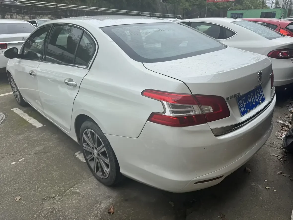 Peugeot 408