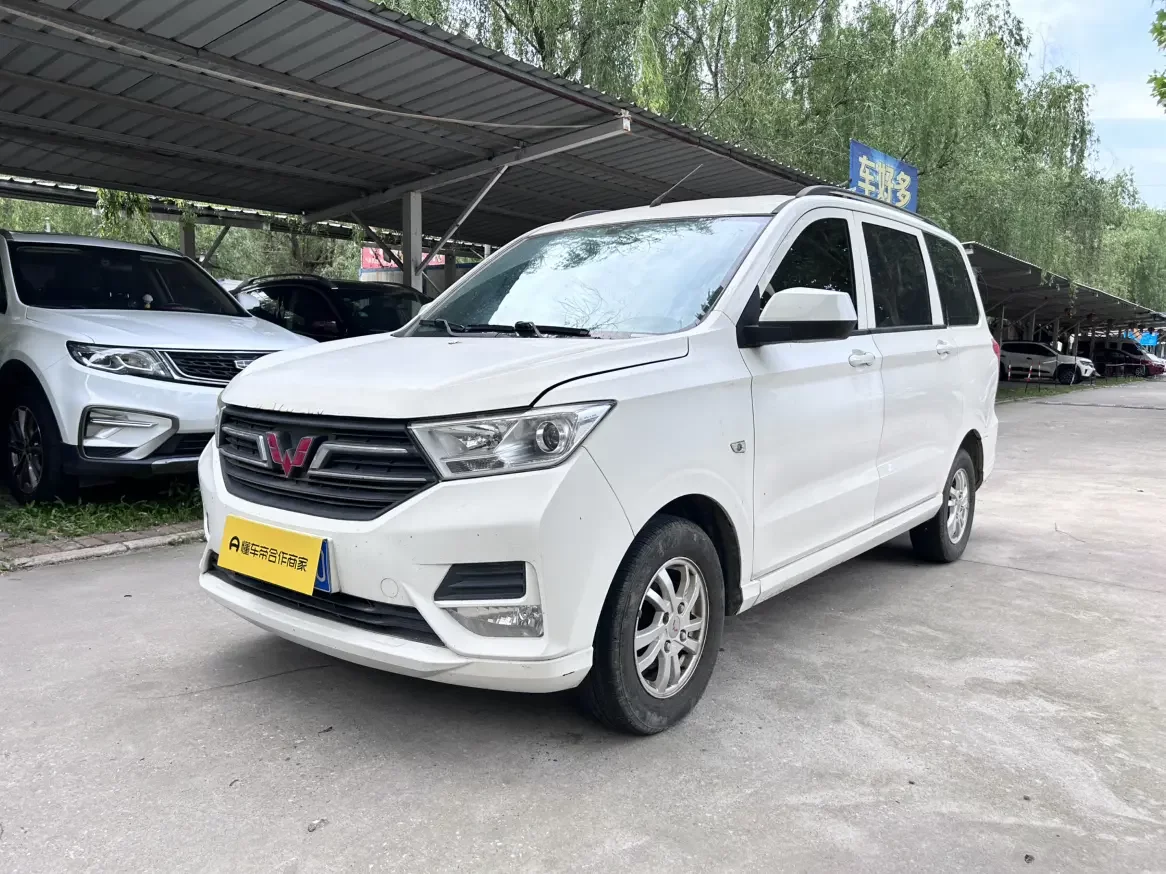 Wuling Hongguang  из Китая