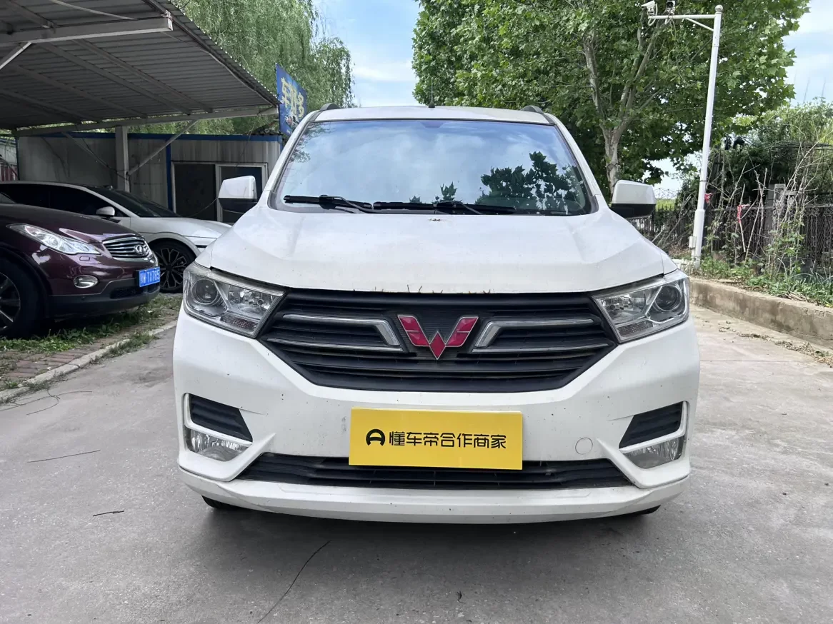 Wuling Hongguang  из Китая