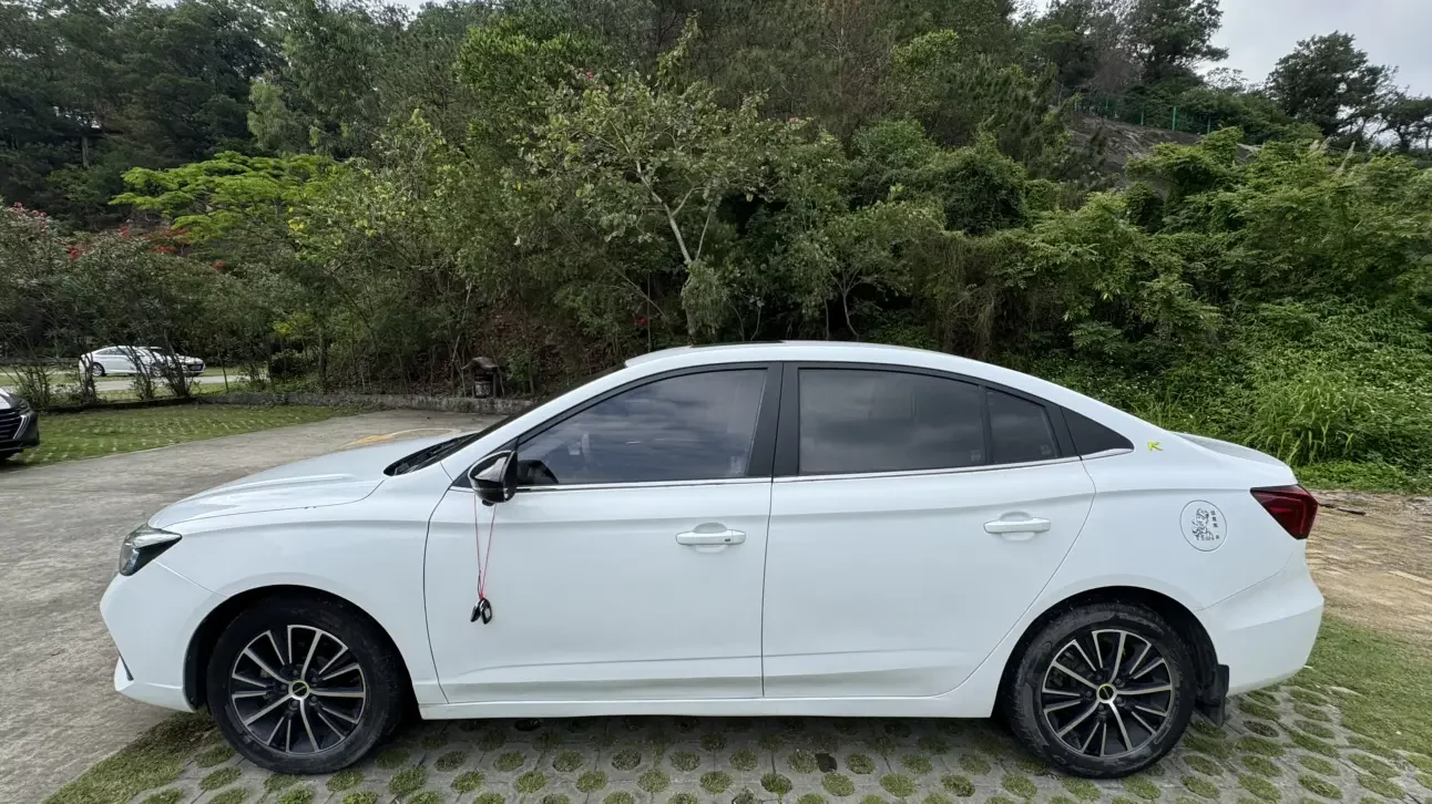 Roewe i5