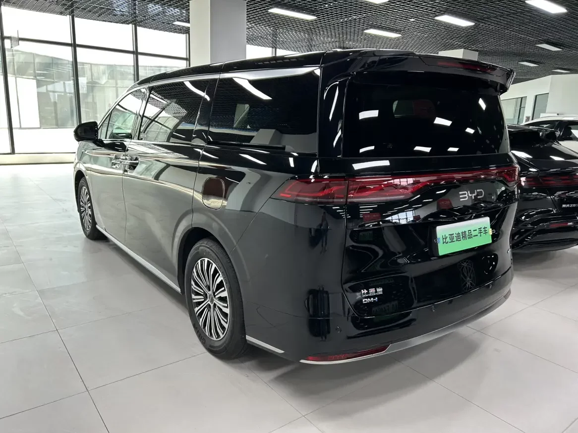 BYD M9