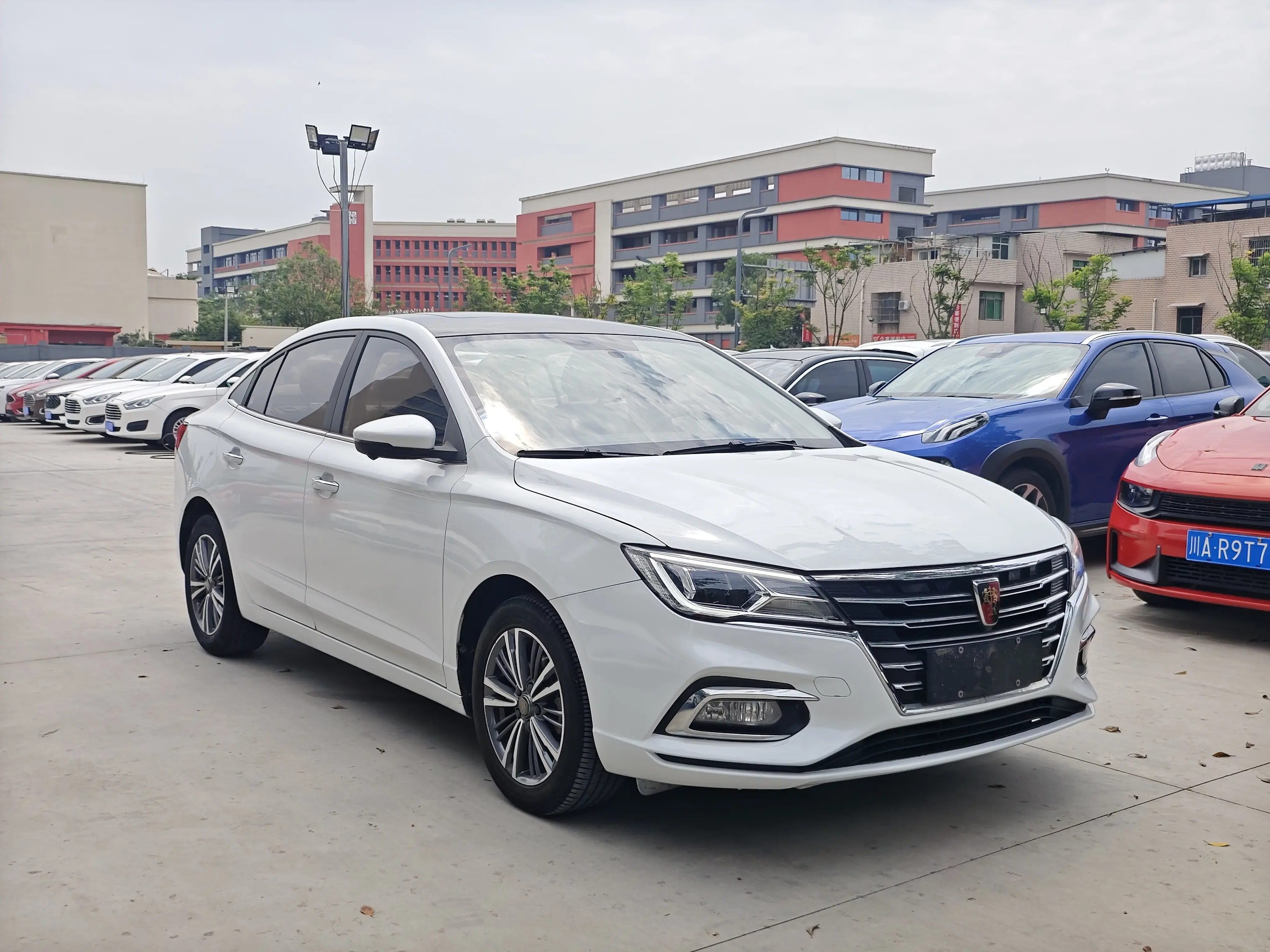 Roewe i5