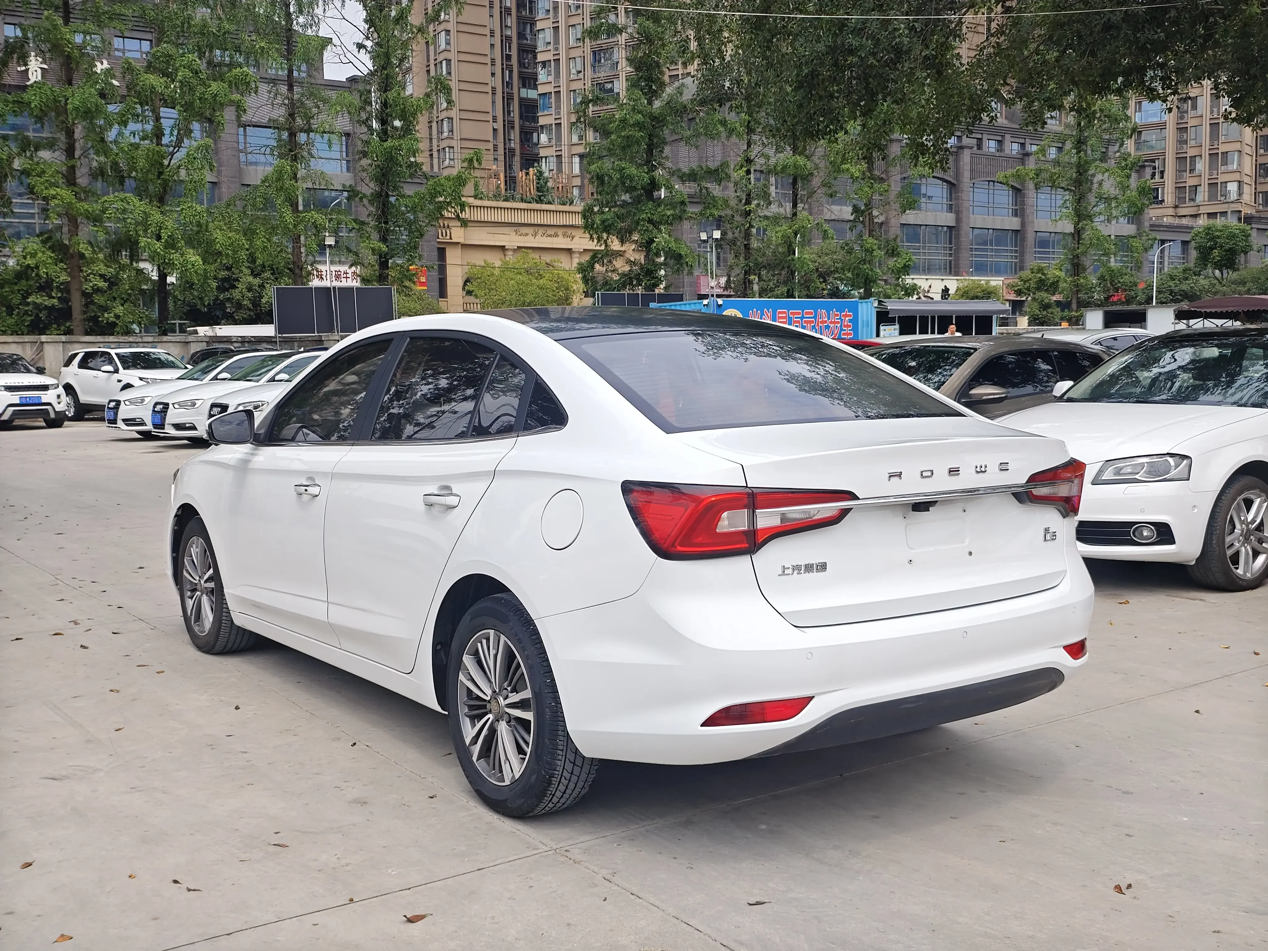 Roewe i5