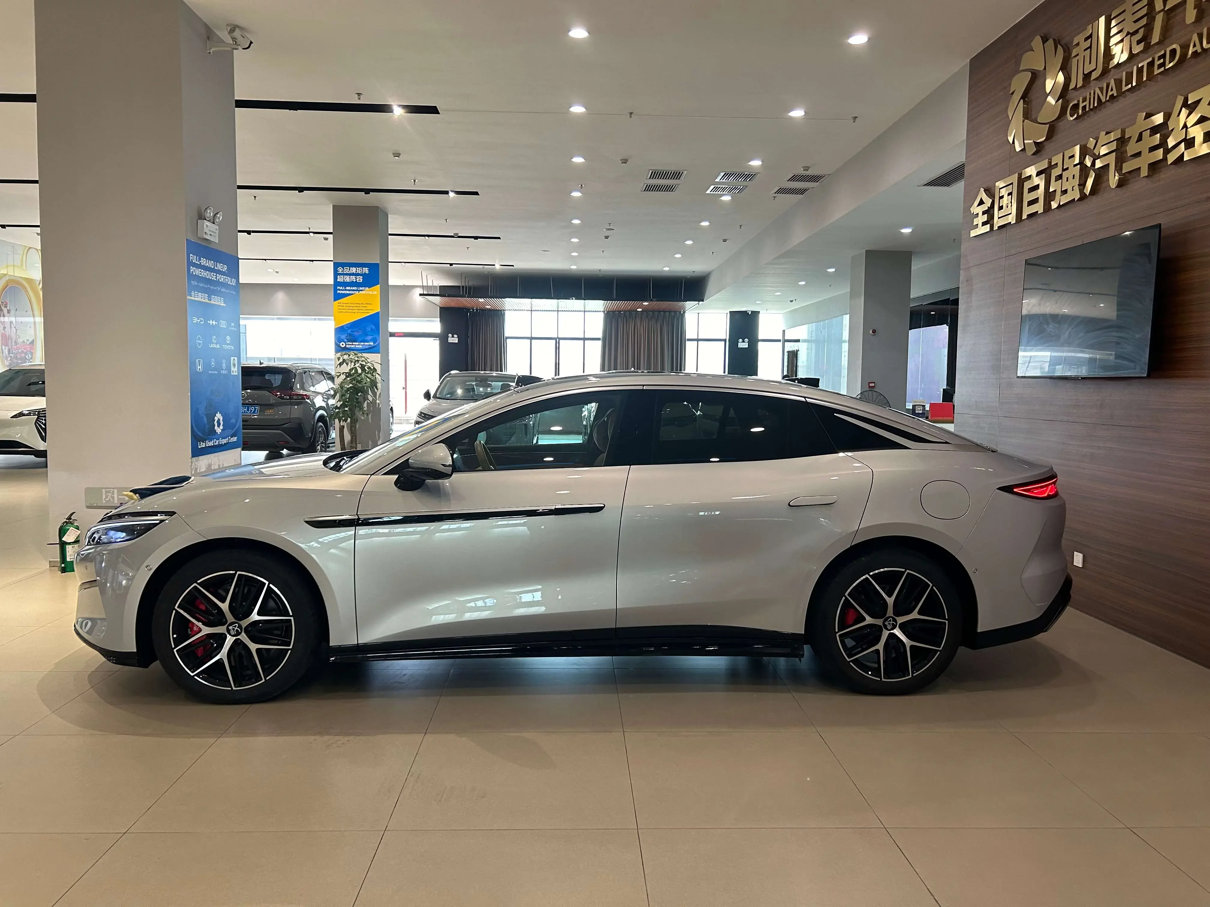 BYD Han L EV