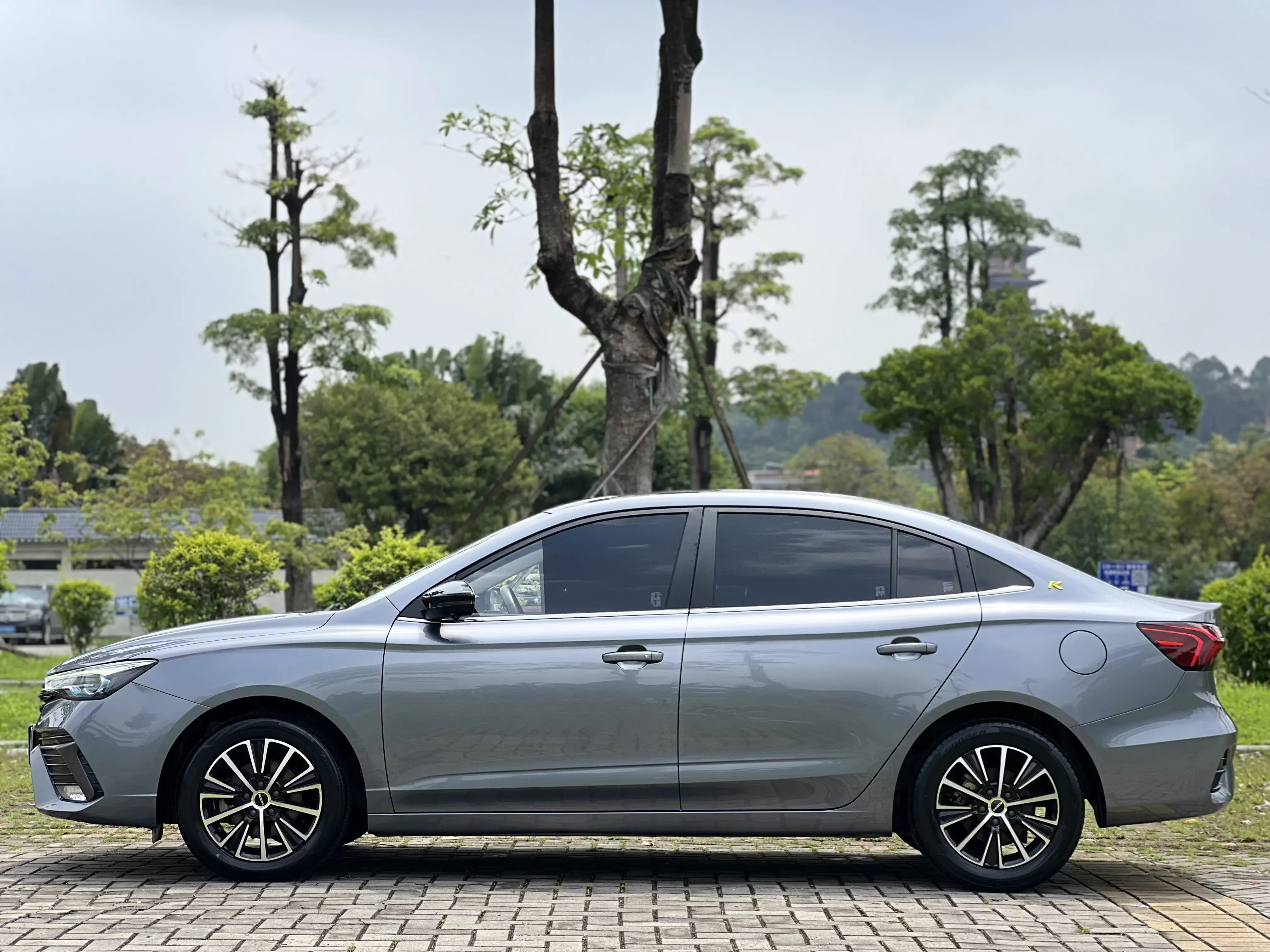 Roewe i5