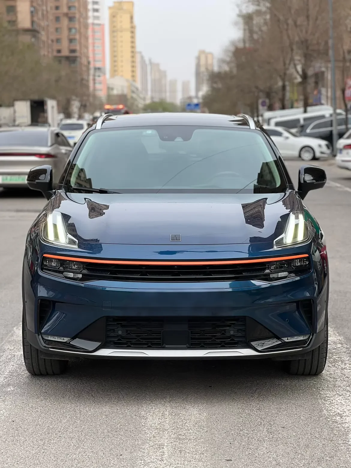 Lynk & Co 06