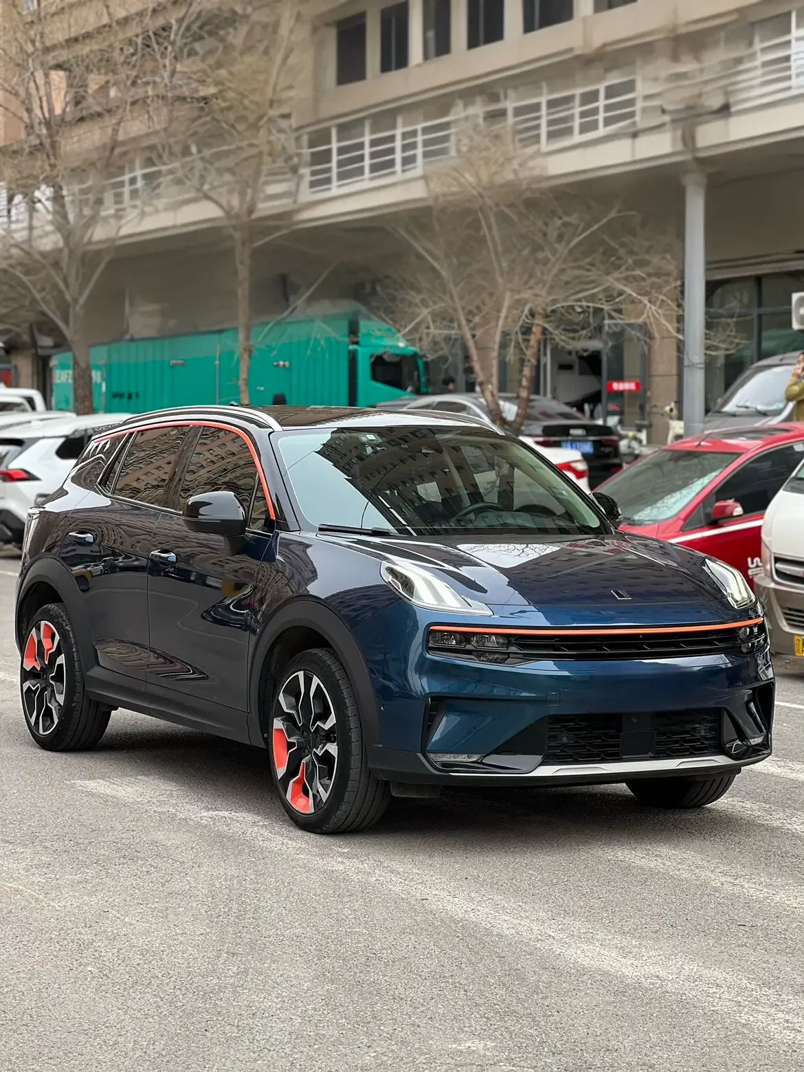 Lynk & Co 06