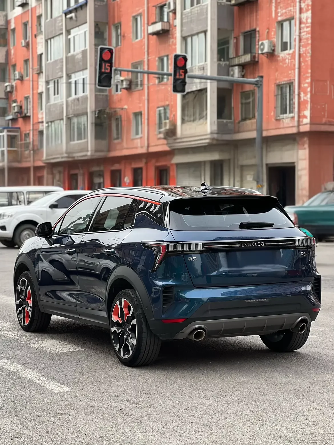 Lynk & Co 06