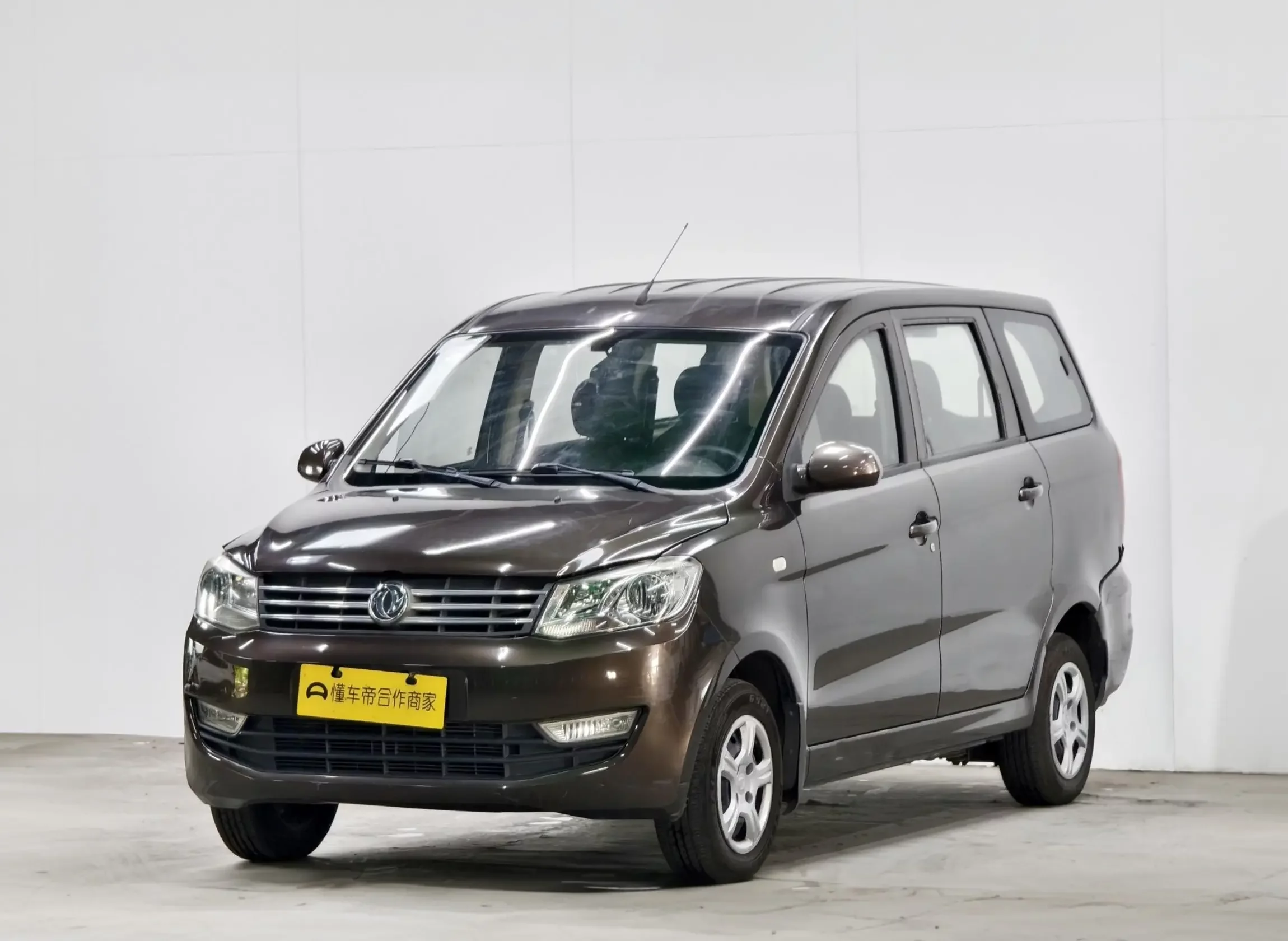 Dongfeng Fengon 330  из Китая