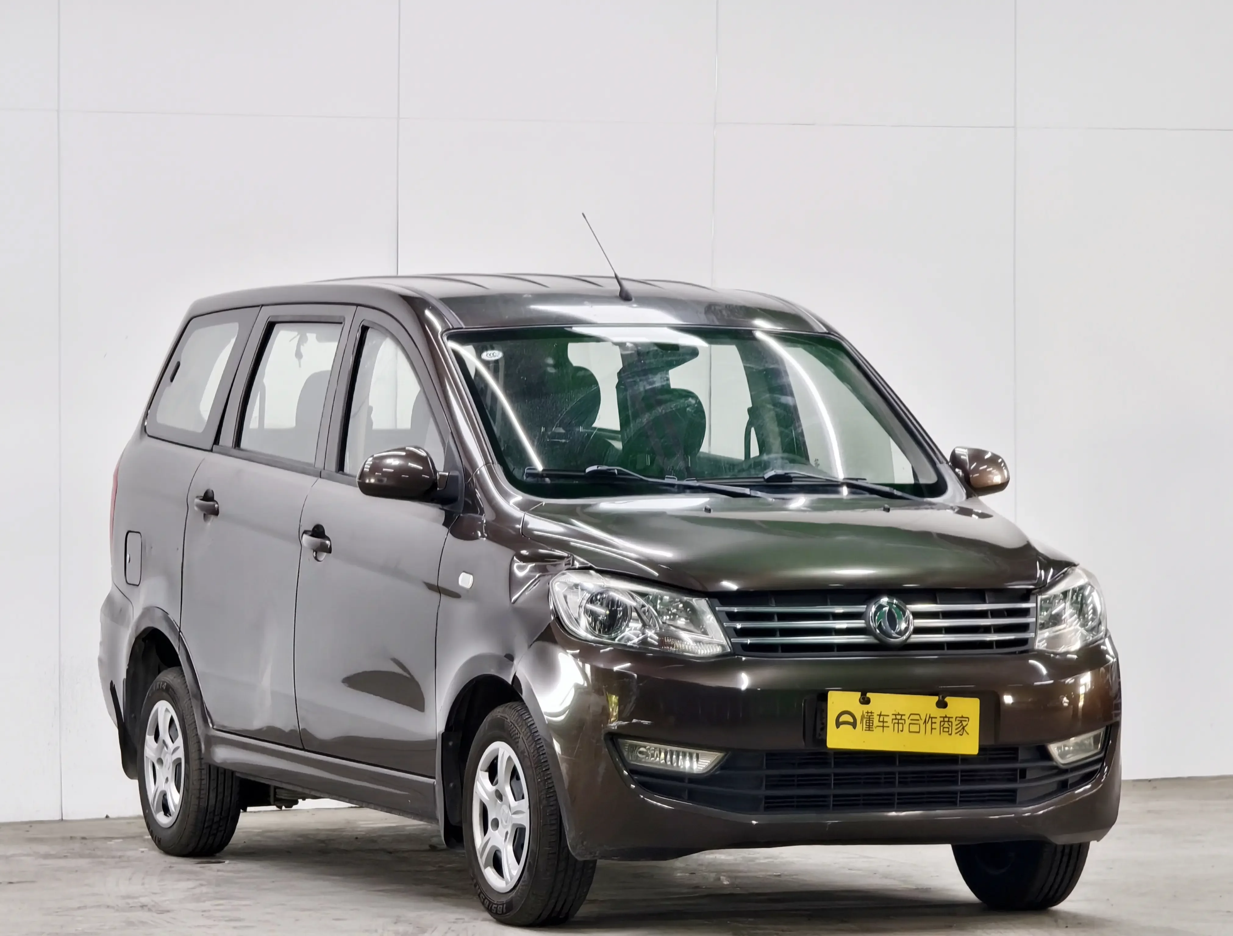 Dongfeng Fengon 330  из Китая