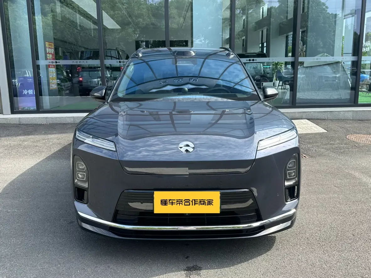 NIO ES8