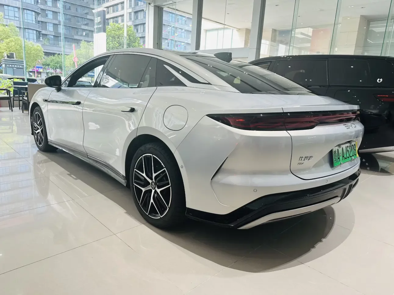 BYD Han L EV