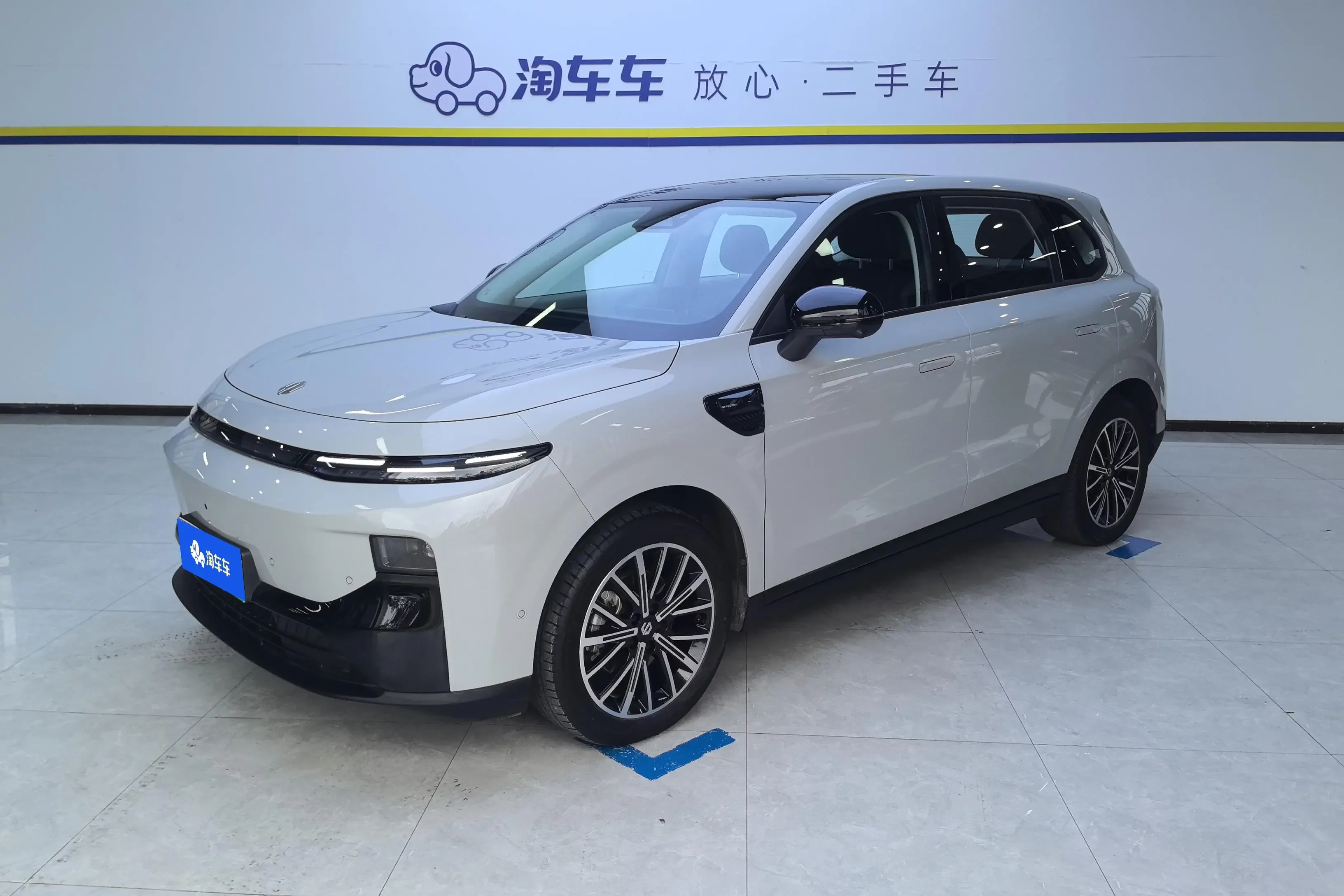 Leapmotor B10
