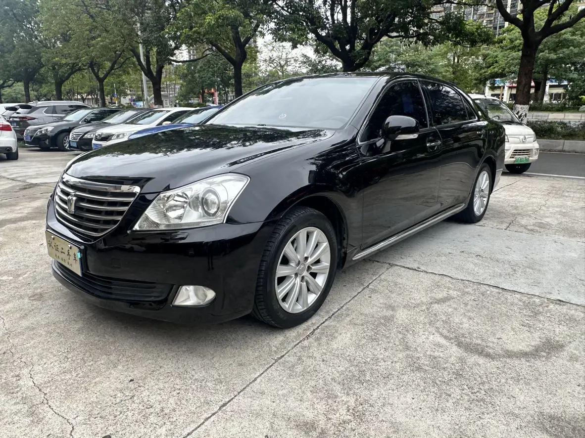 Toyota crown