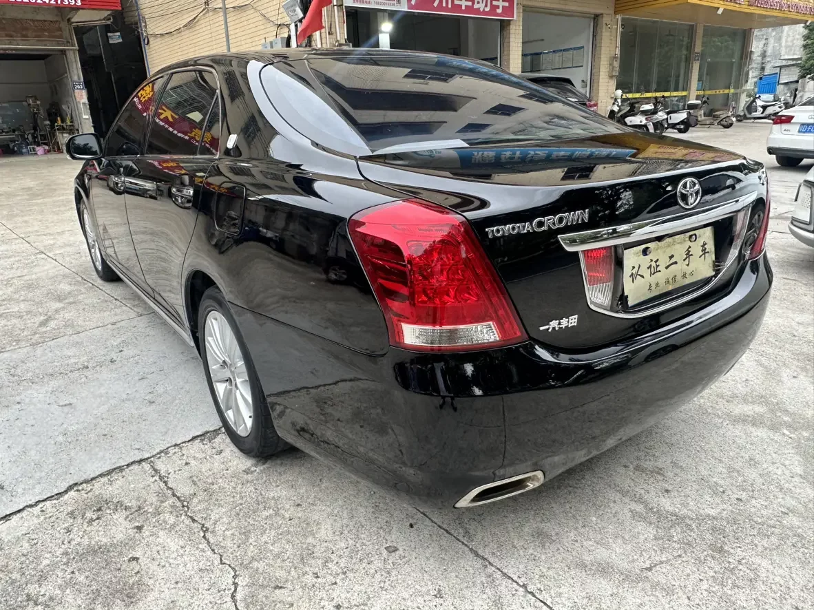 Toyota crown