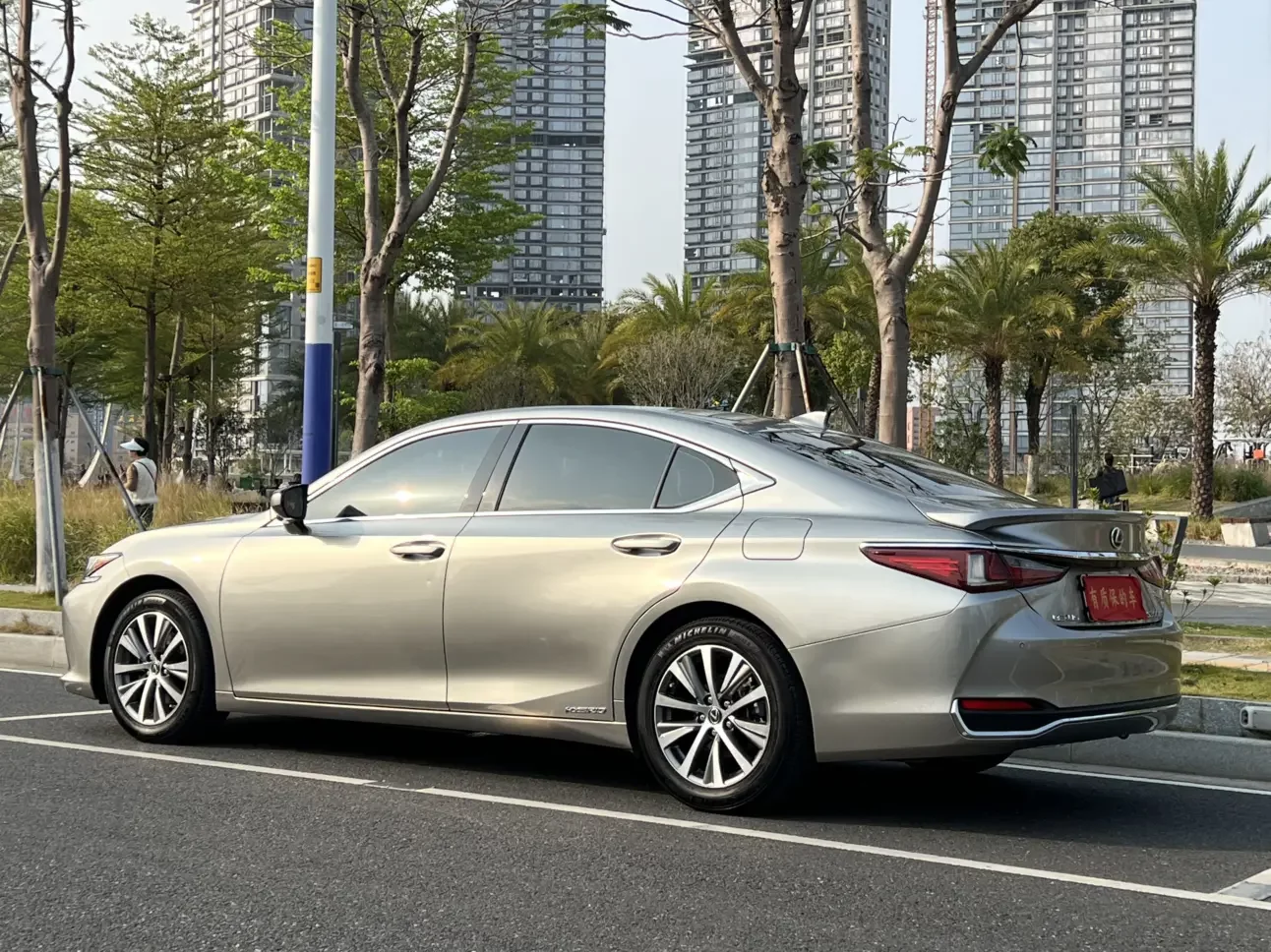 Lexus ES