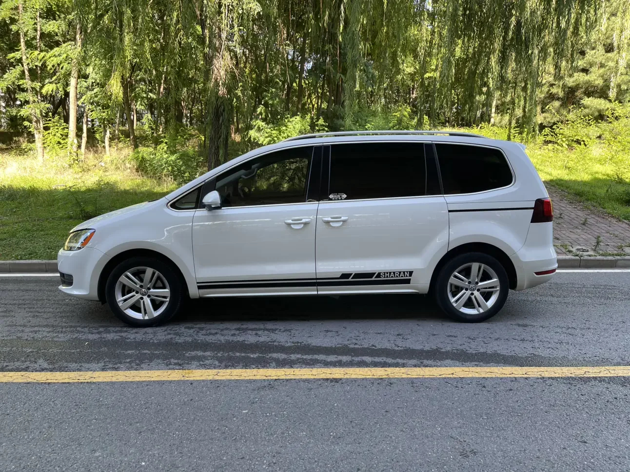 Volkswagen Sharon