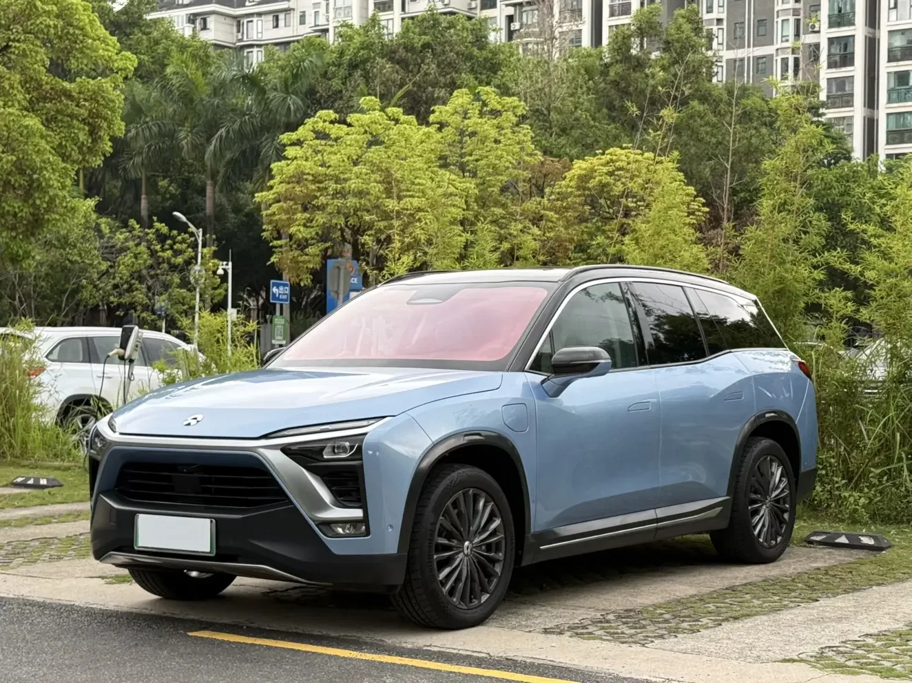 NIO ES8