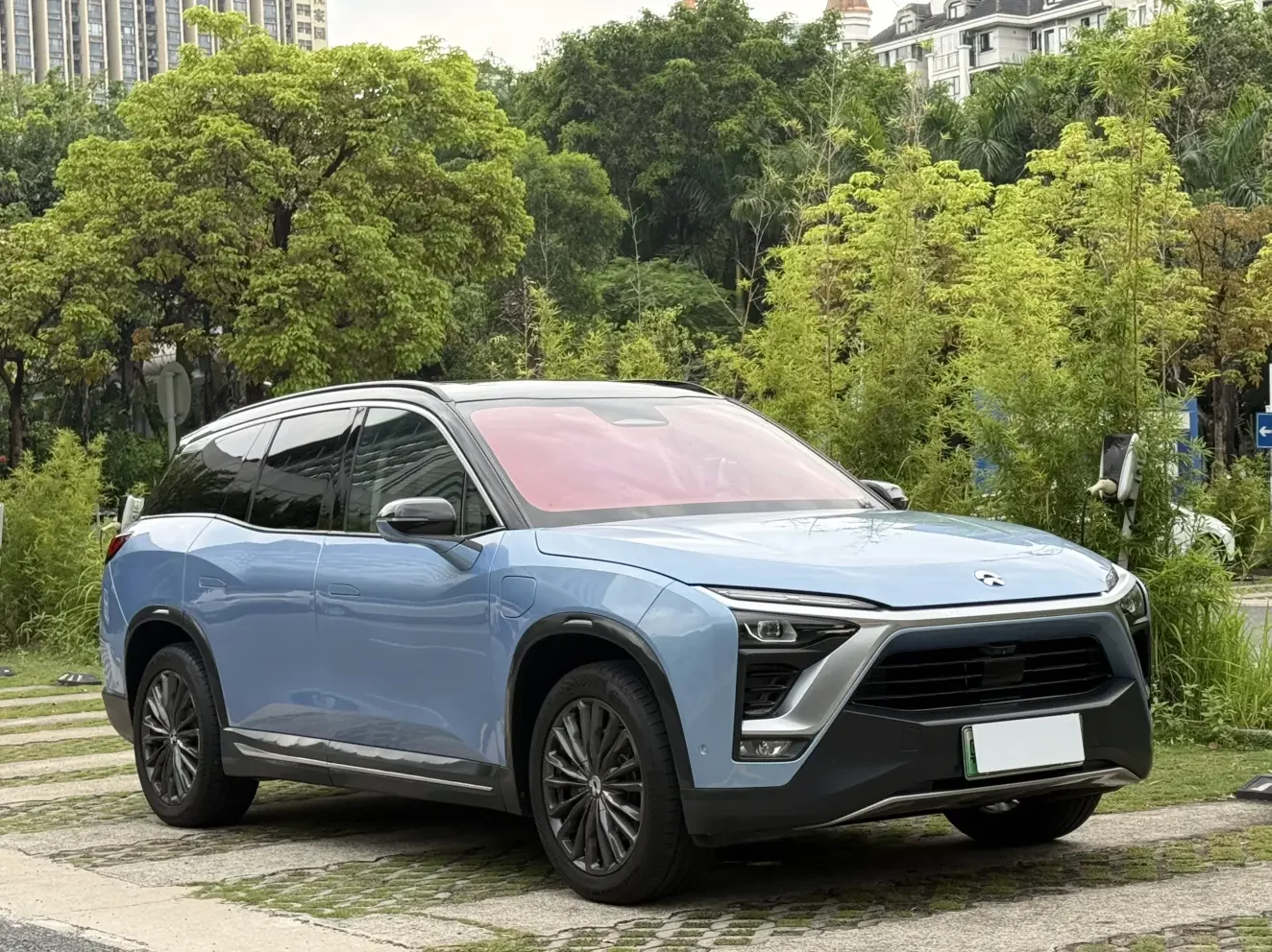 NIO ES8