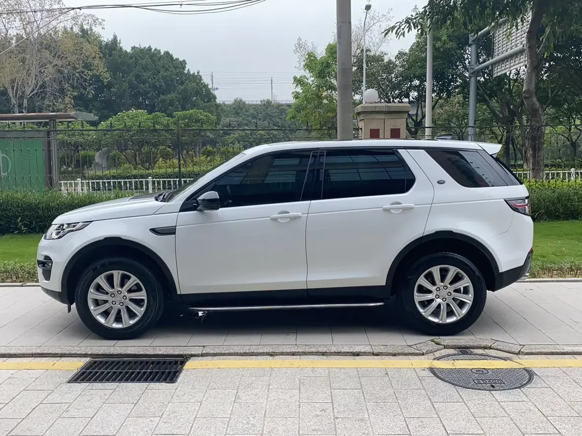Land Rover Discover the magic