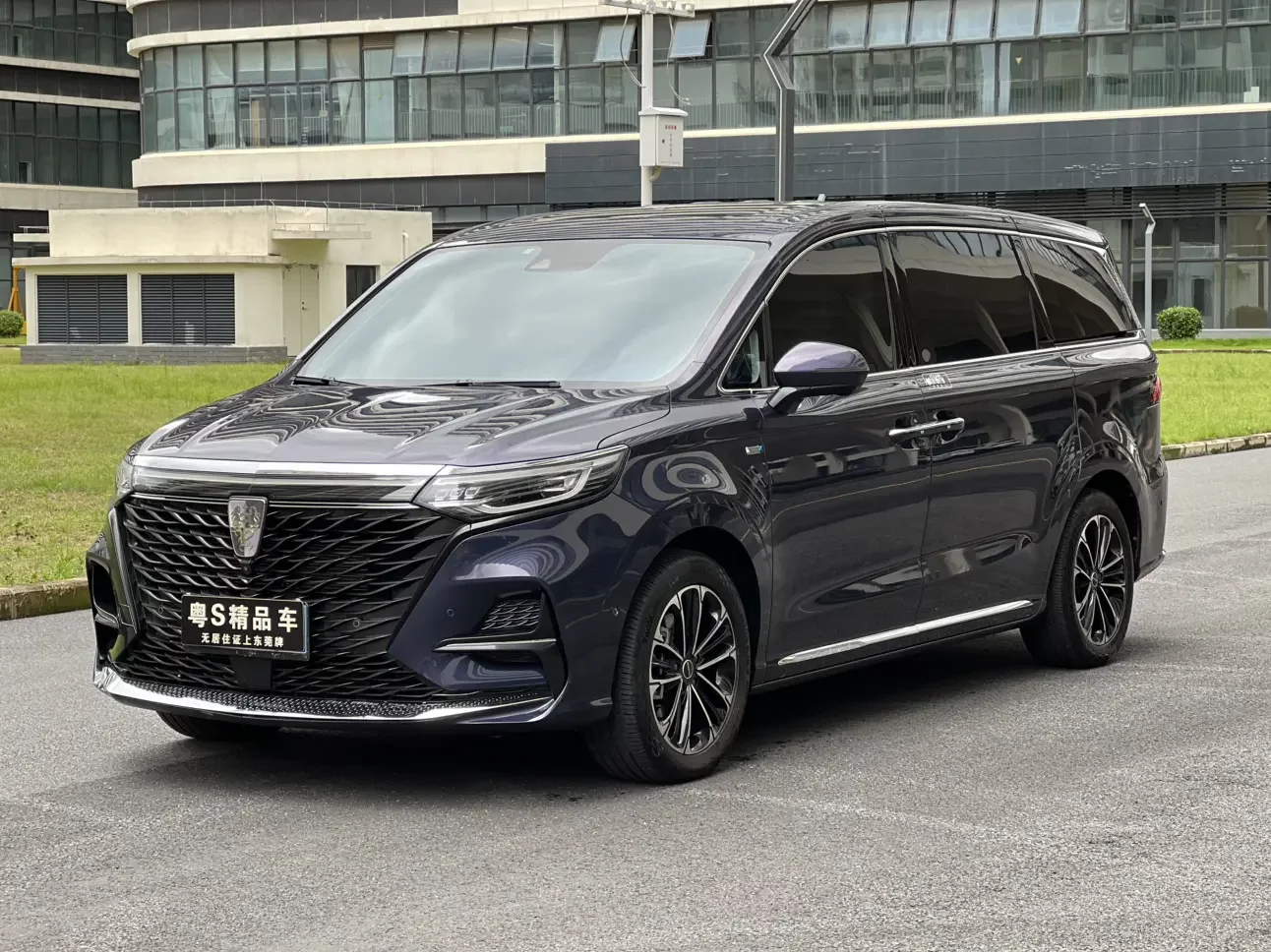Roewe iMAX8  из Китая