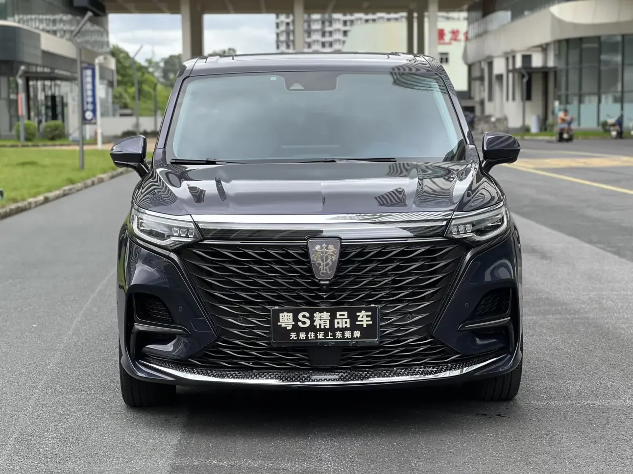 Roewe iMAX8  из Китая