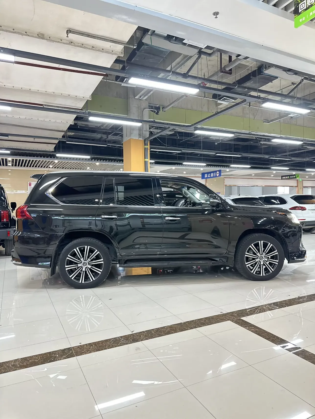 Lexus LX
