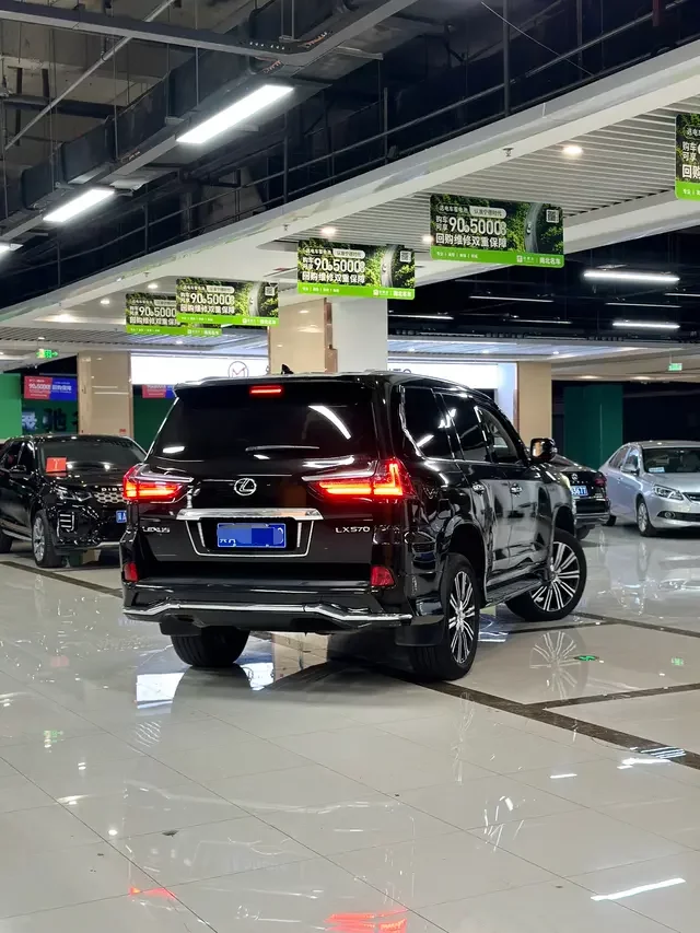 Lexus LX