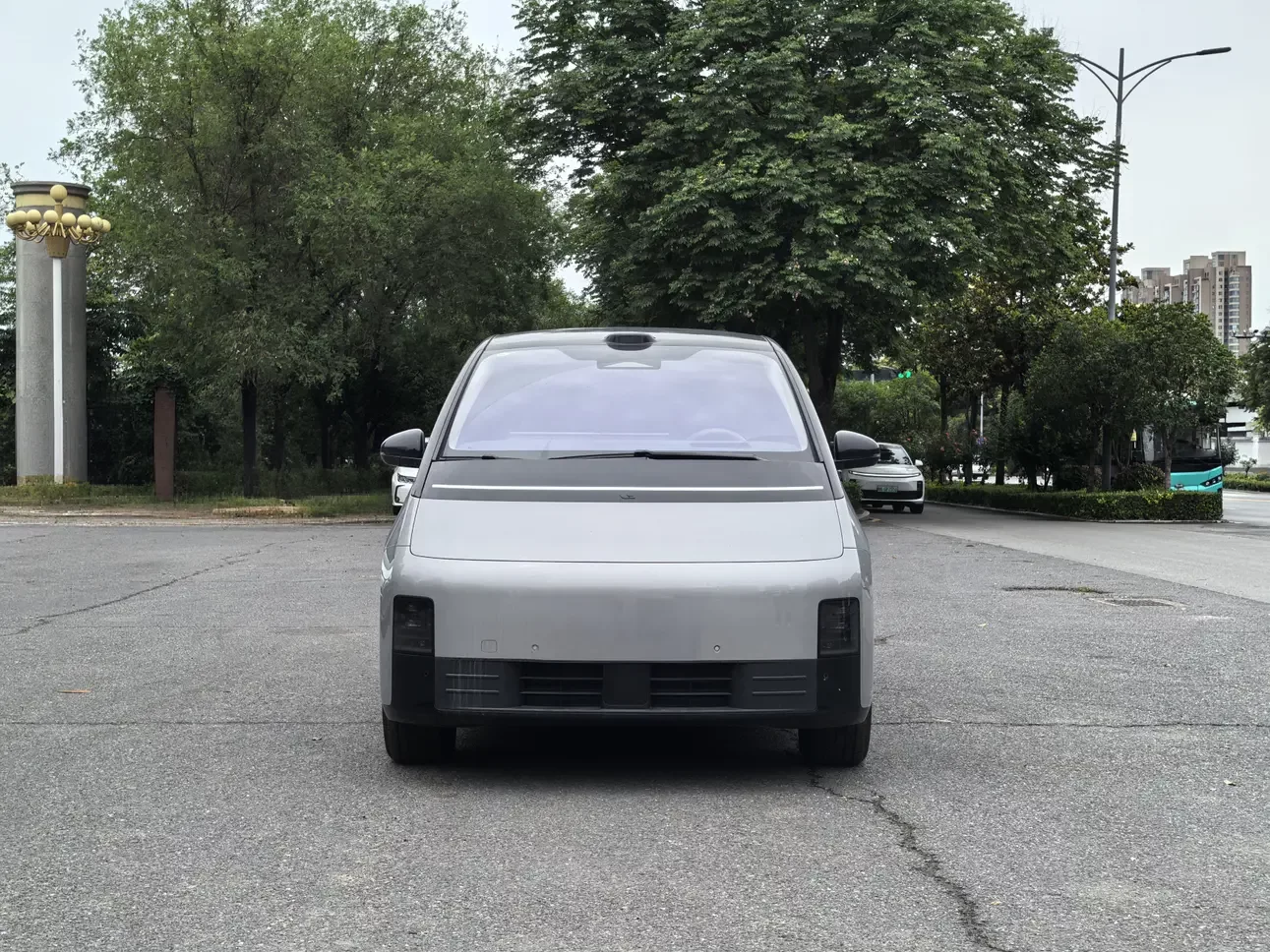 Lixiang MEGA