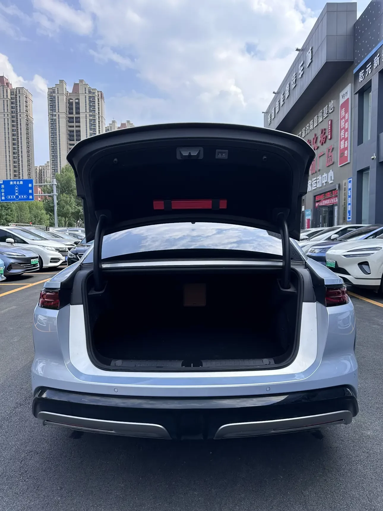 BYD Han L EV