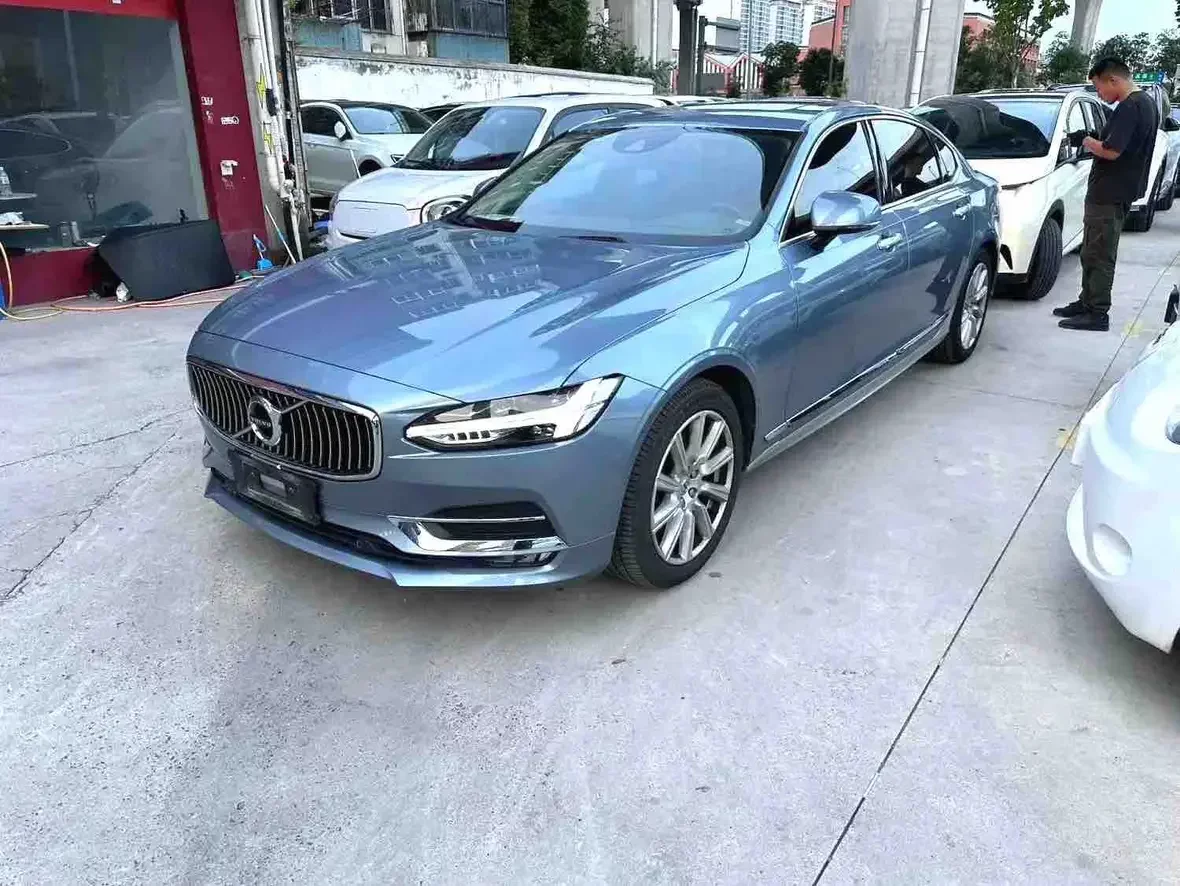 Volvo S90