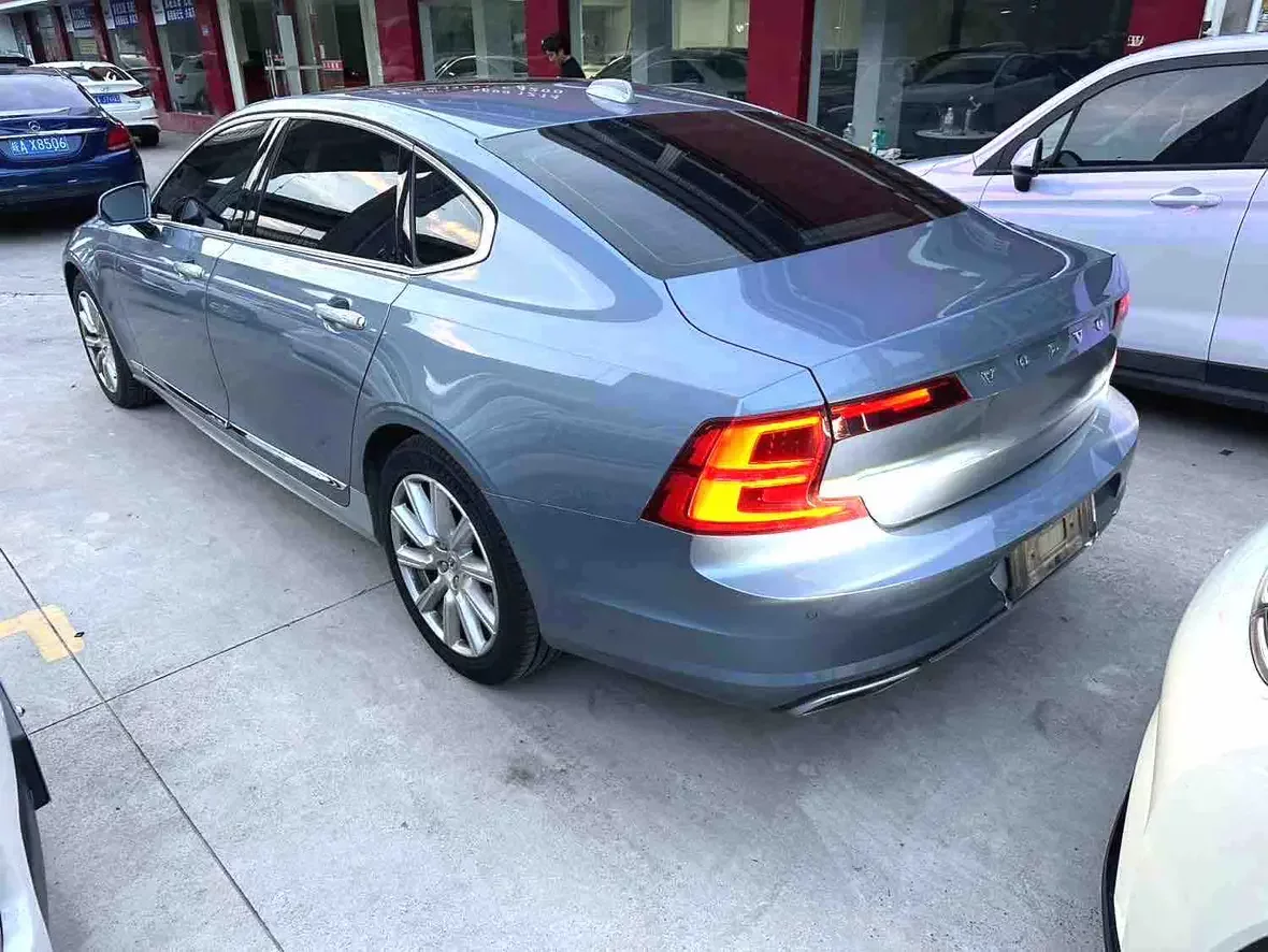 Volvo S90