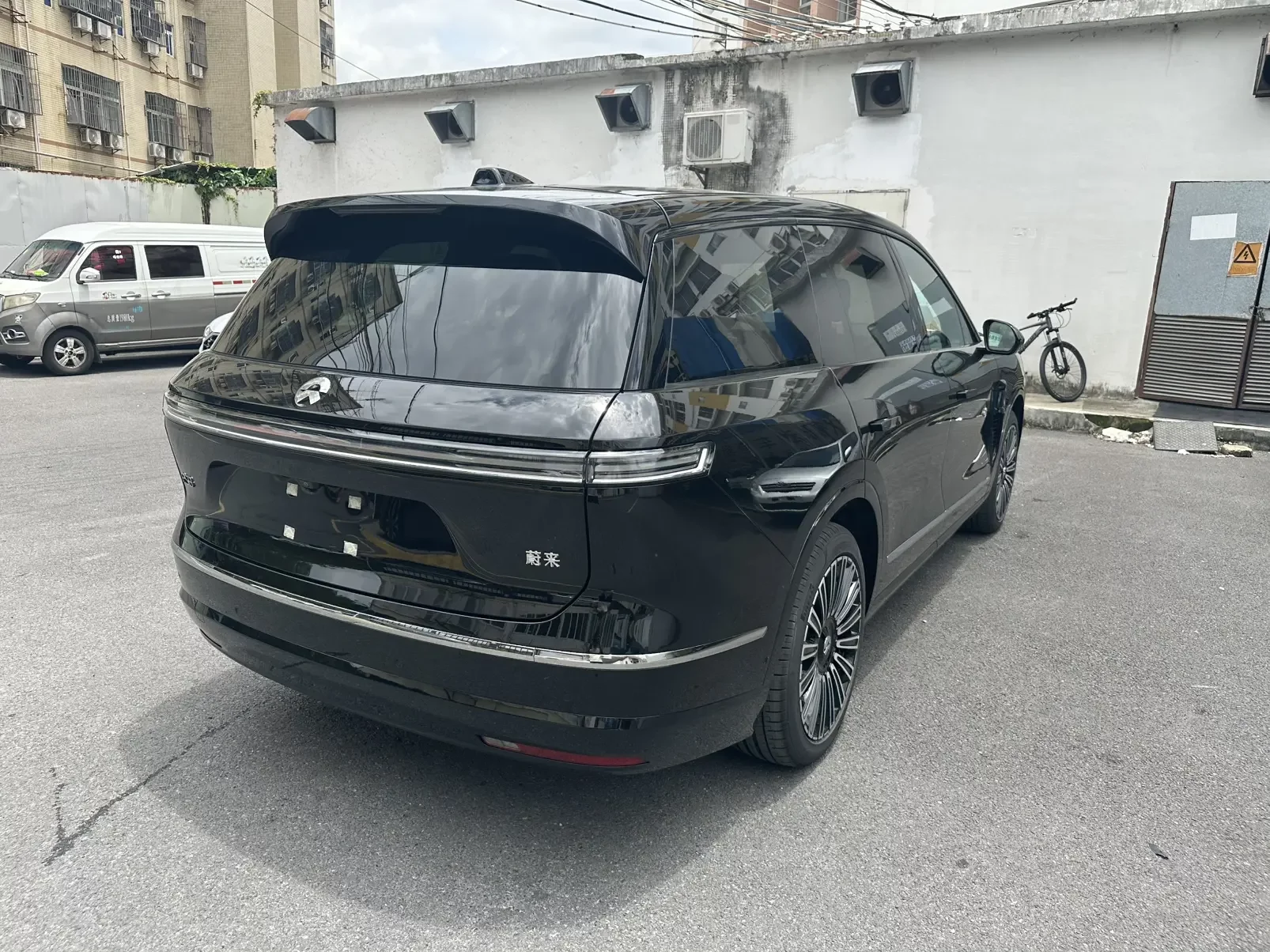 NIO ES8