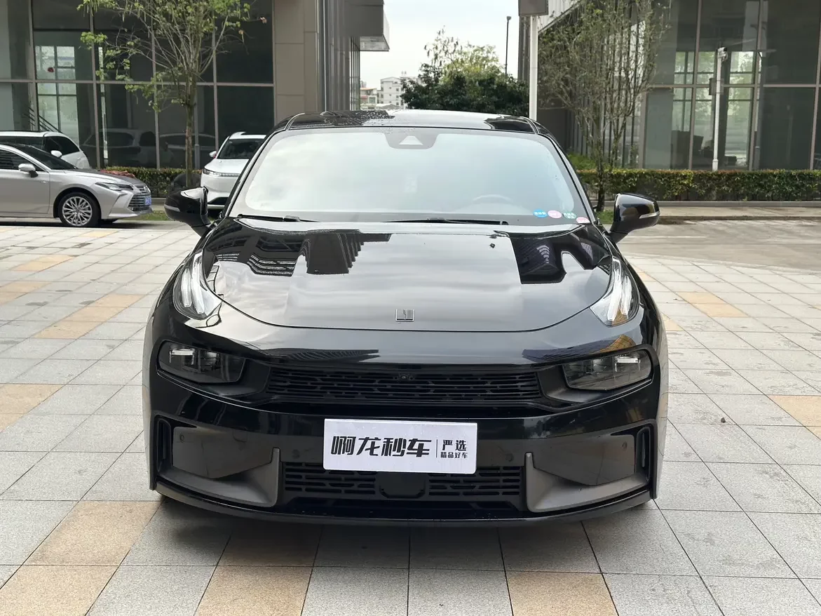 Lynk & Co 03