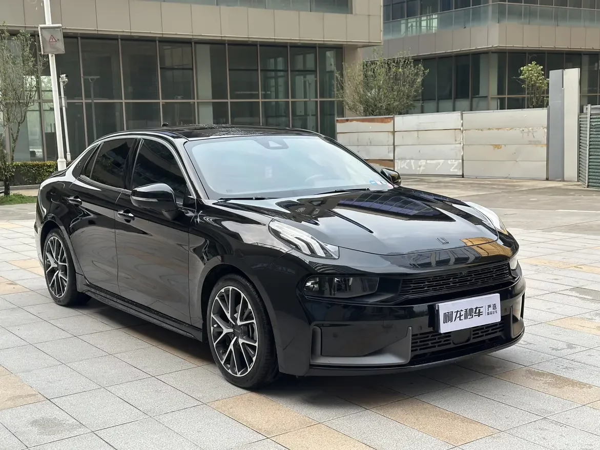 Lynk & Co 03