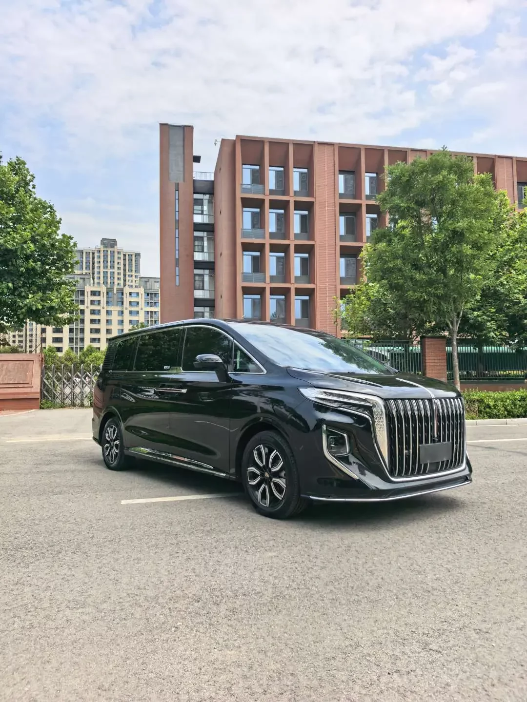 Hongqi HQ9