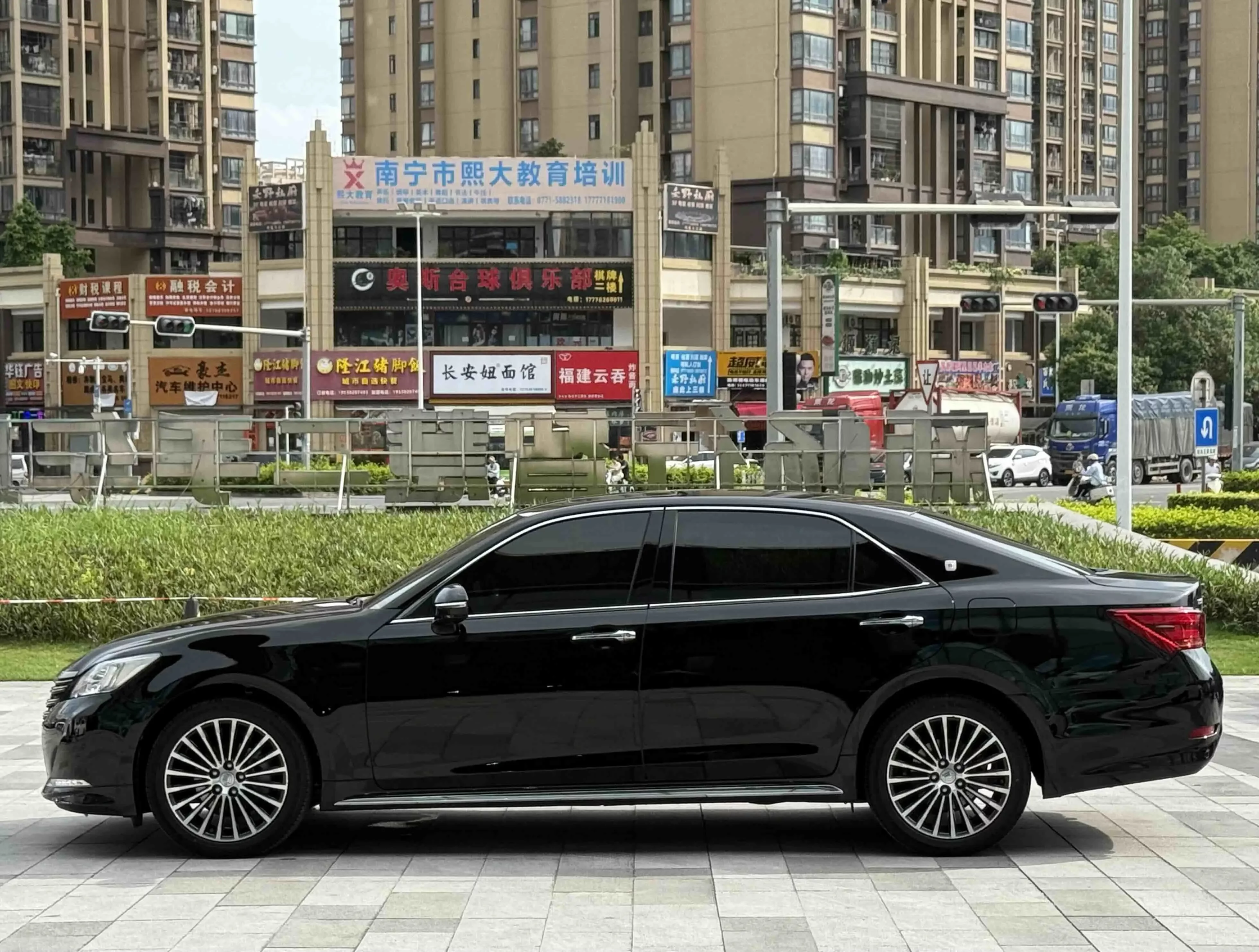 Toyota crown