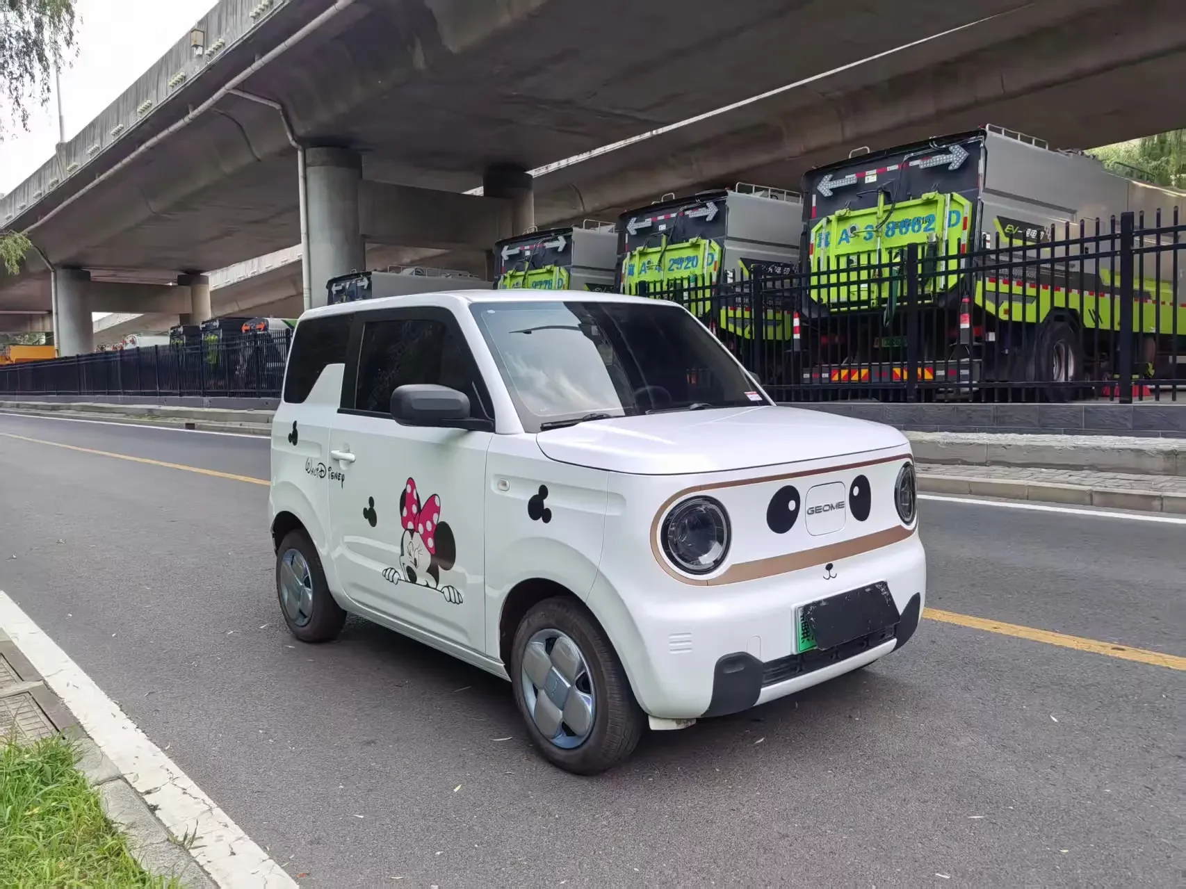 Geely panda